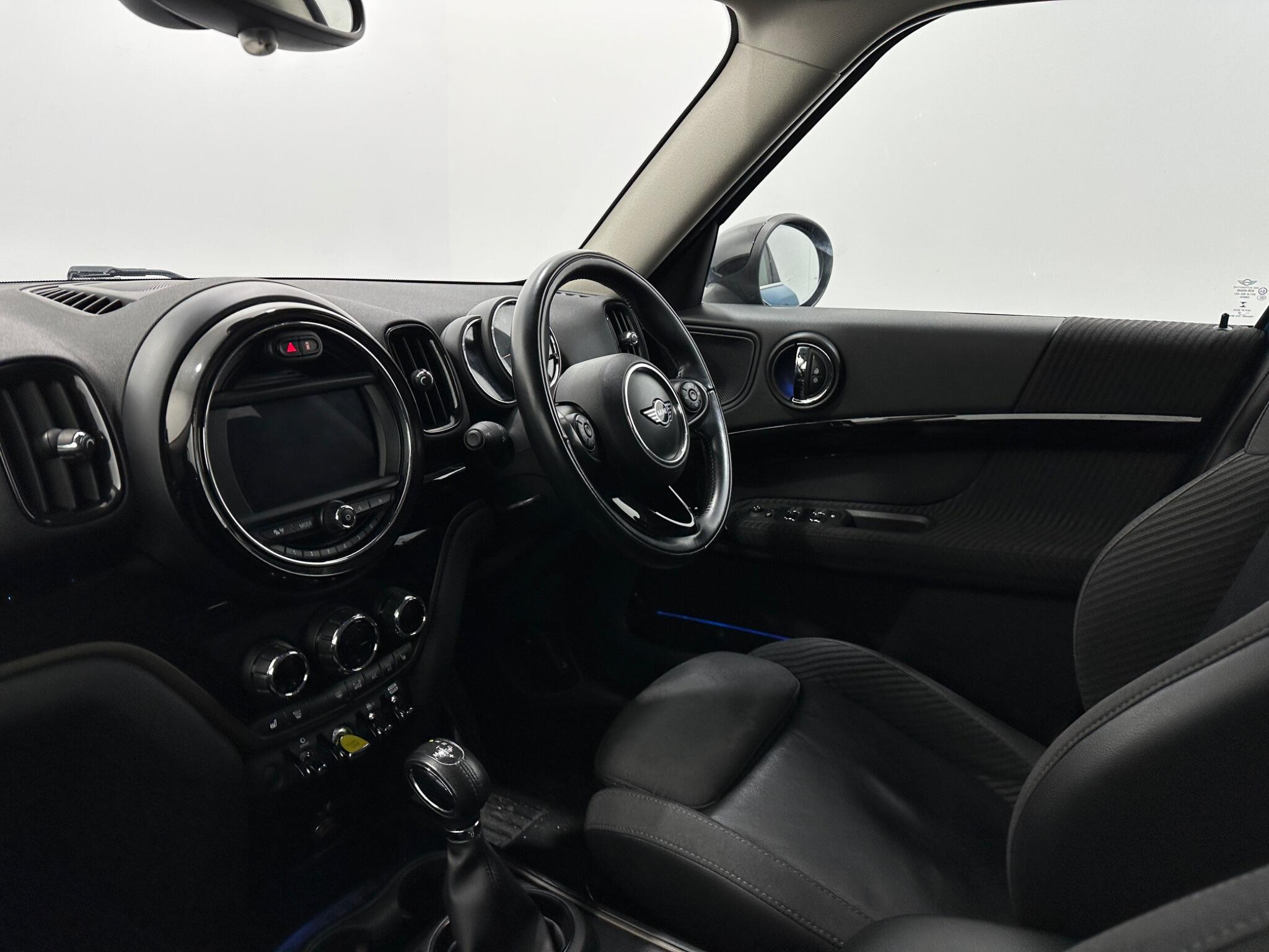Mini Countryman view 32