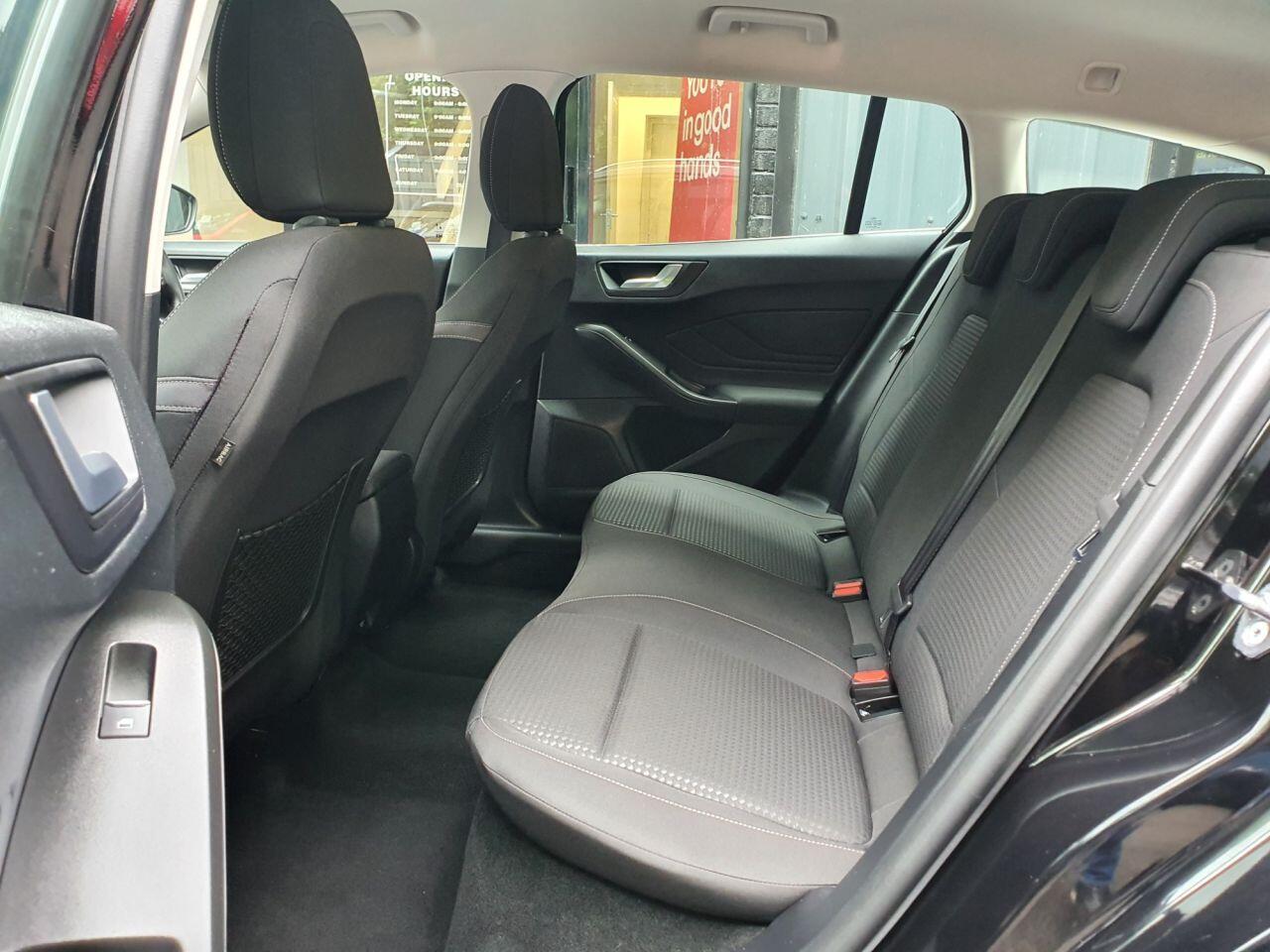 Ford Focus view 22
