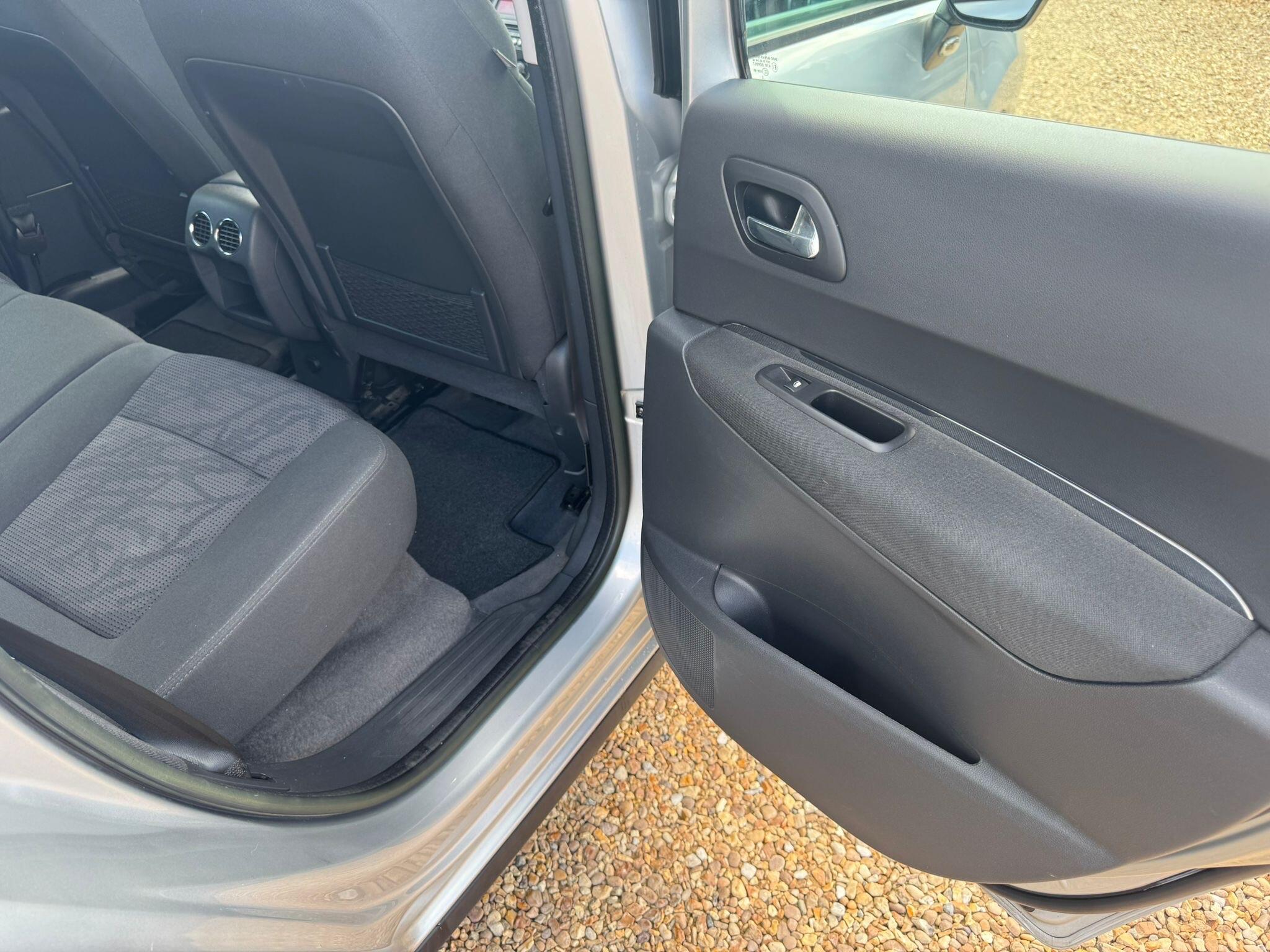 Peugeot 3008 view 19