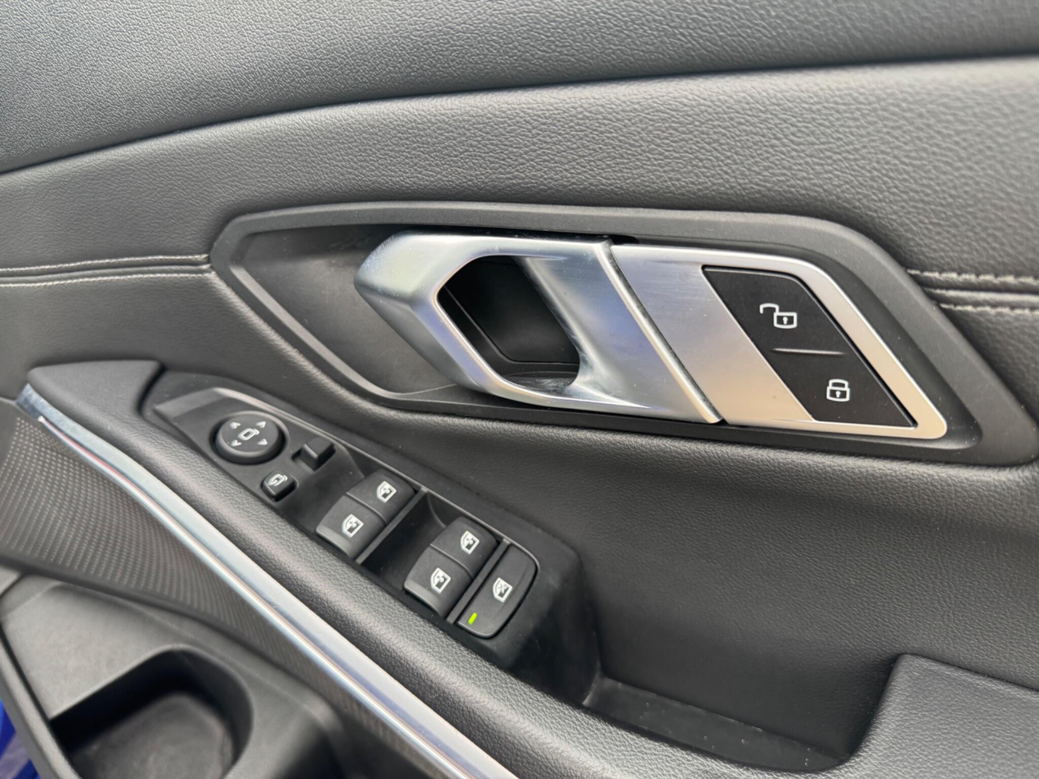 BMW 3 Series view 30