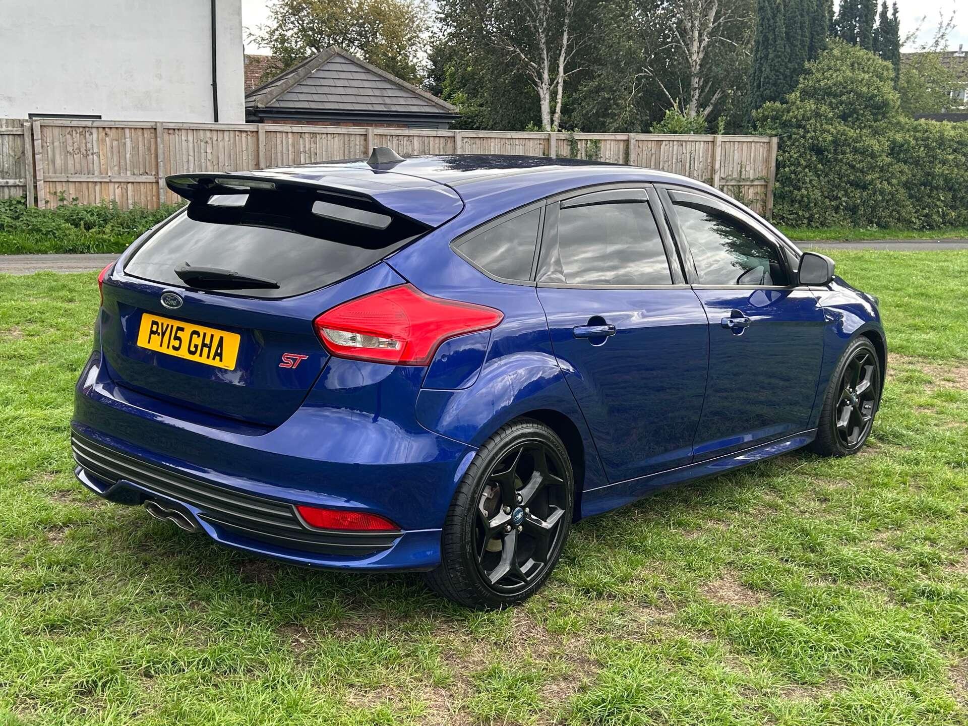 Ford Focus view 5
