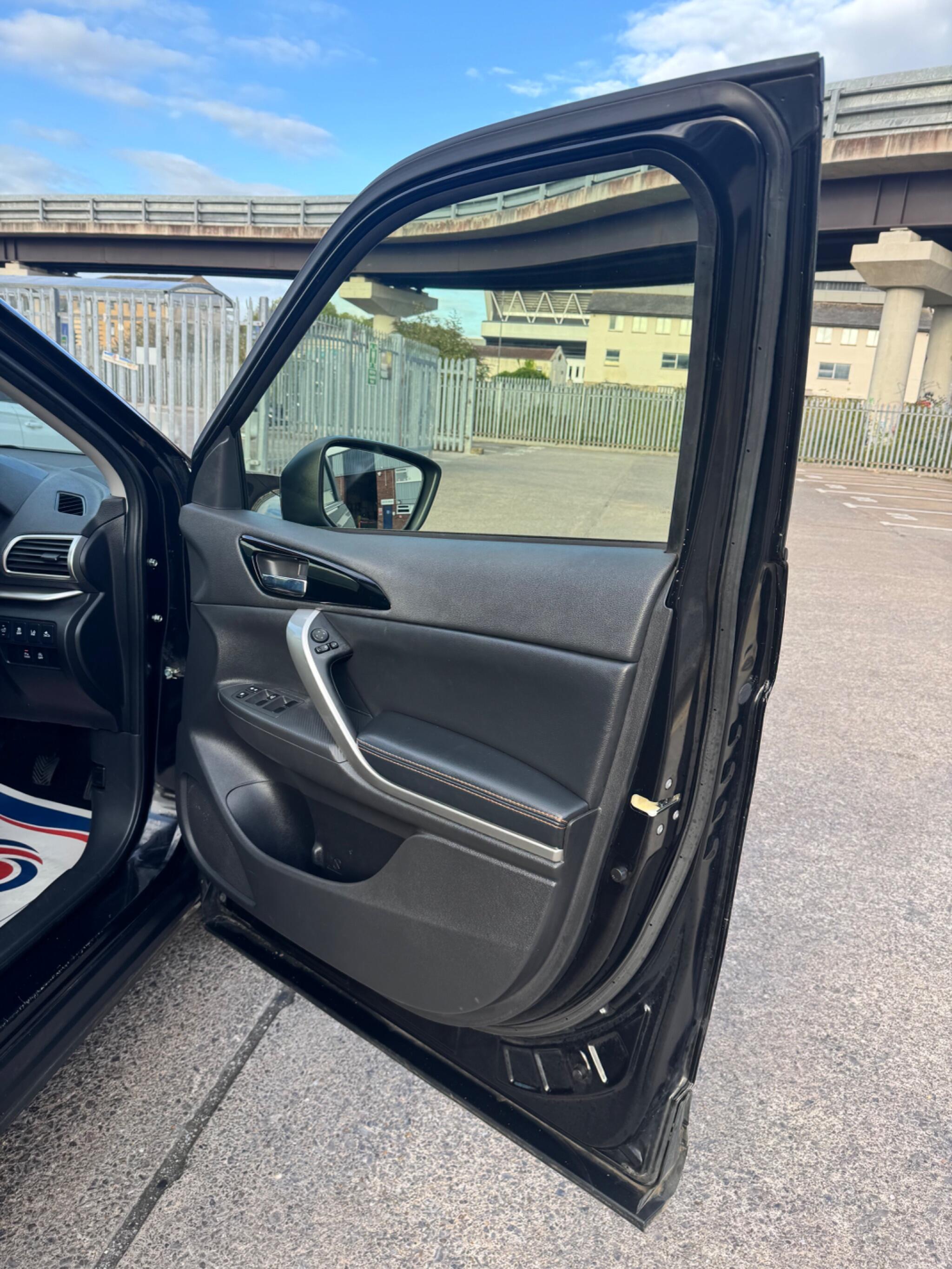 Mitsubishi Eclipse Cross view 38