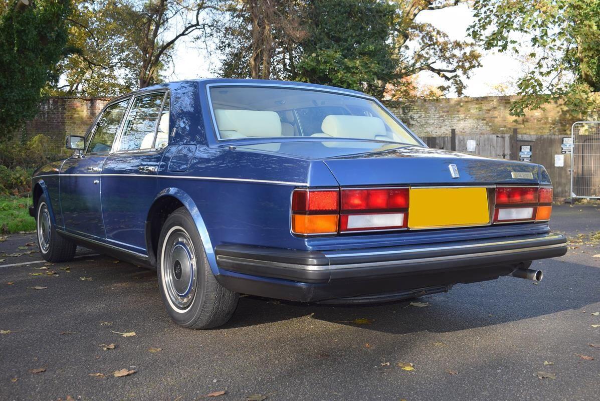 Rolls-Royce Silver Spirit view 37