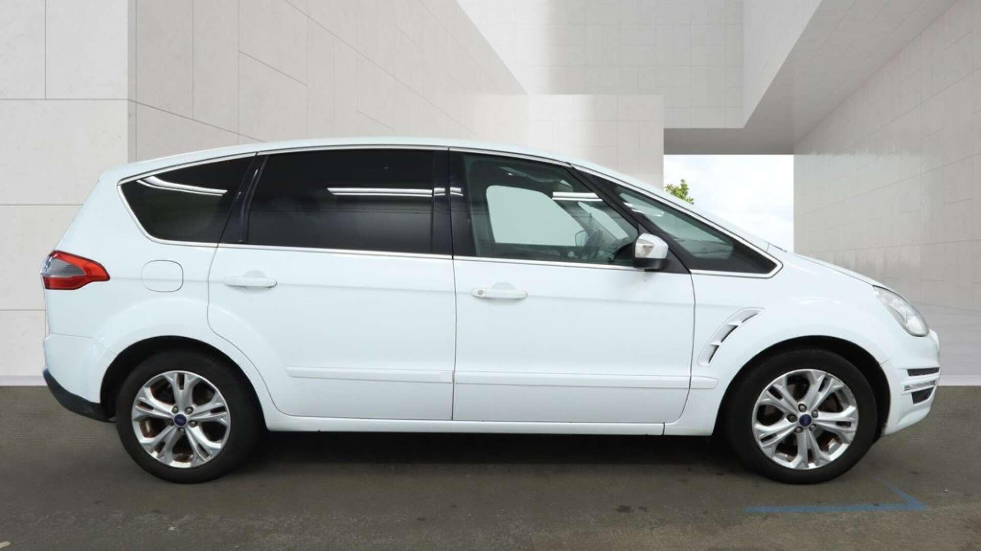 Ford S-Max view 11