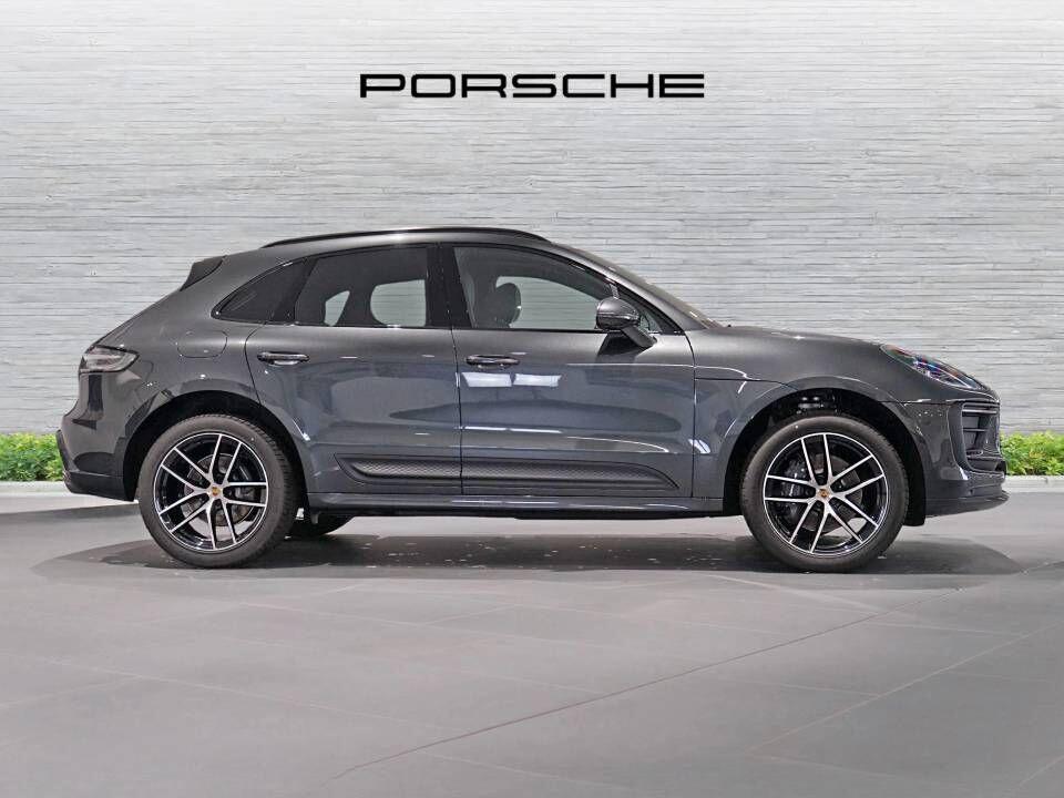 Porsche Macan view 3