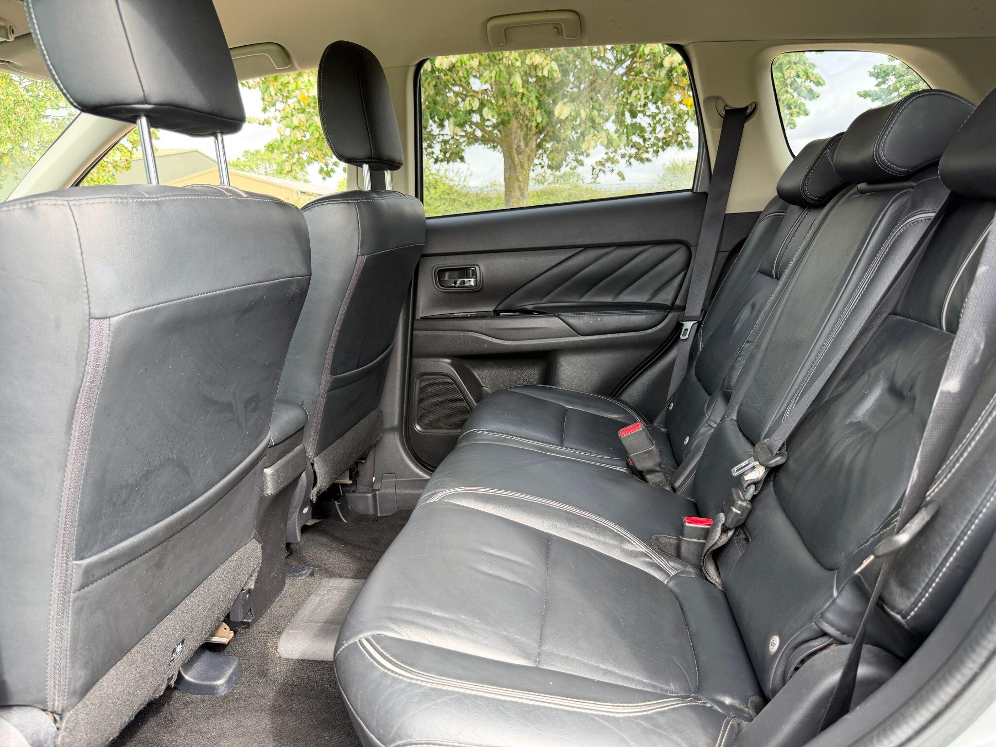 Mitsubishi Outlander view 26