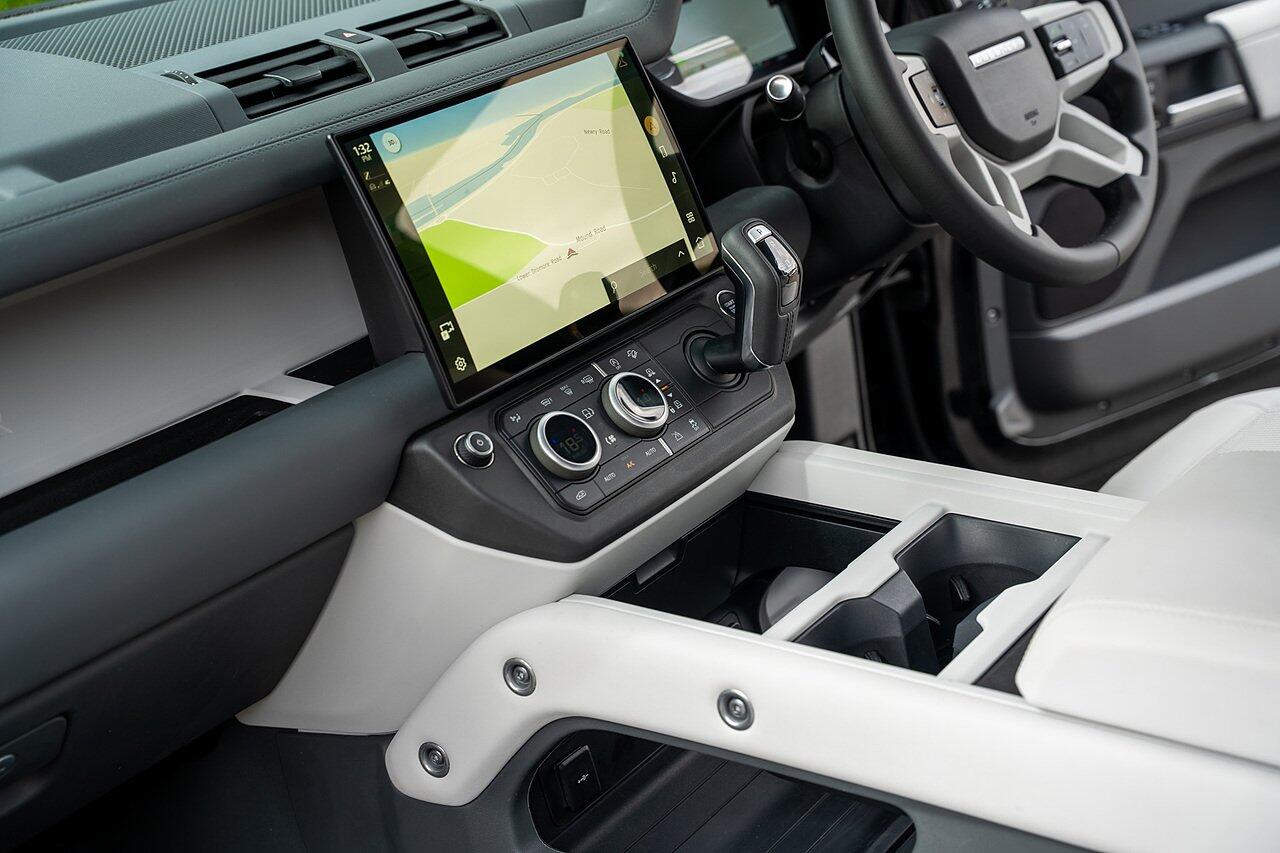 Land Rover Defender view 68