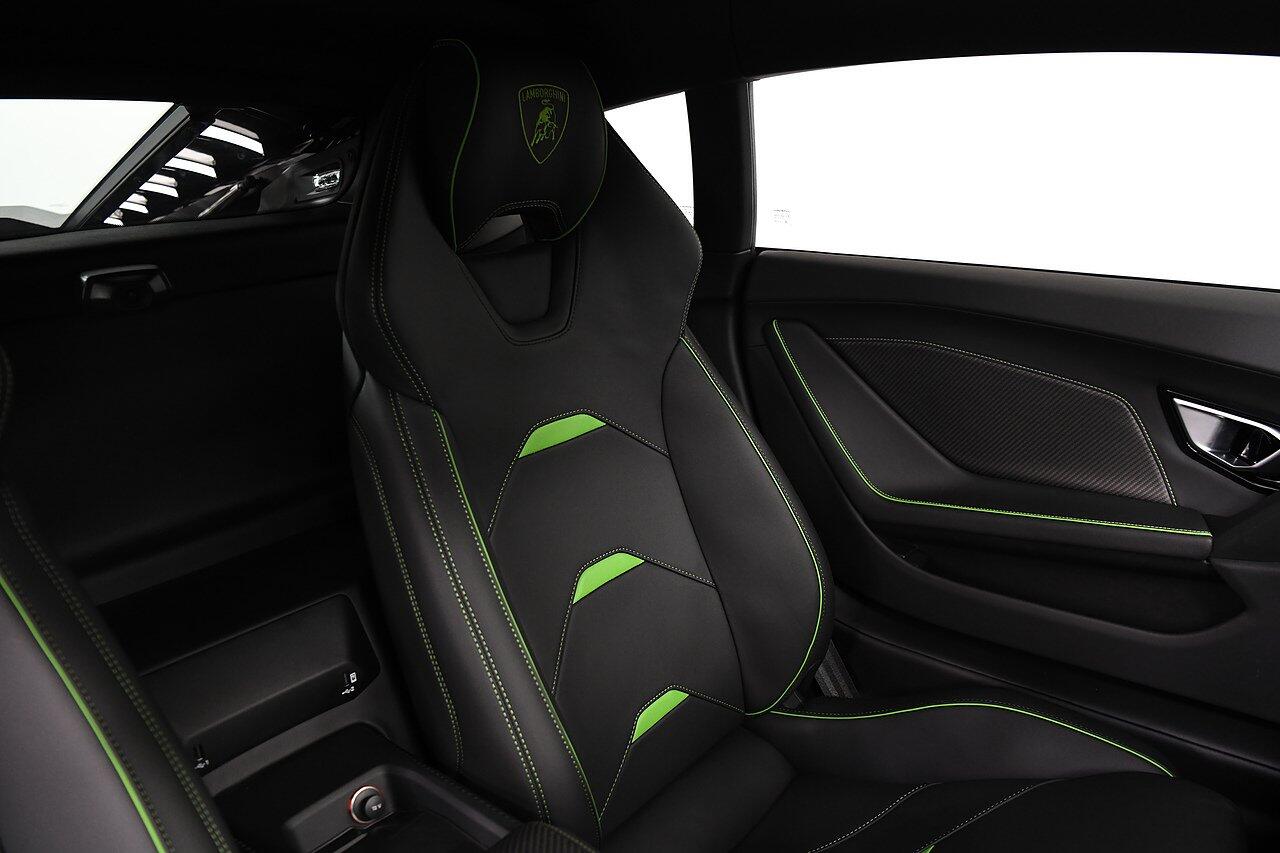 Lamborghini Huracan view 12