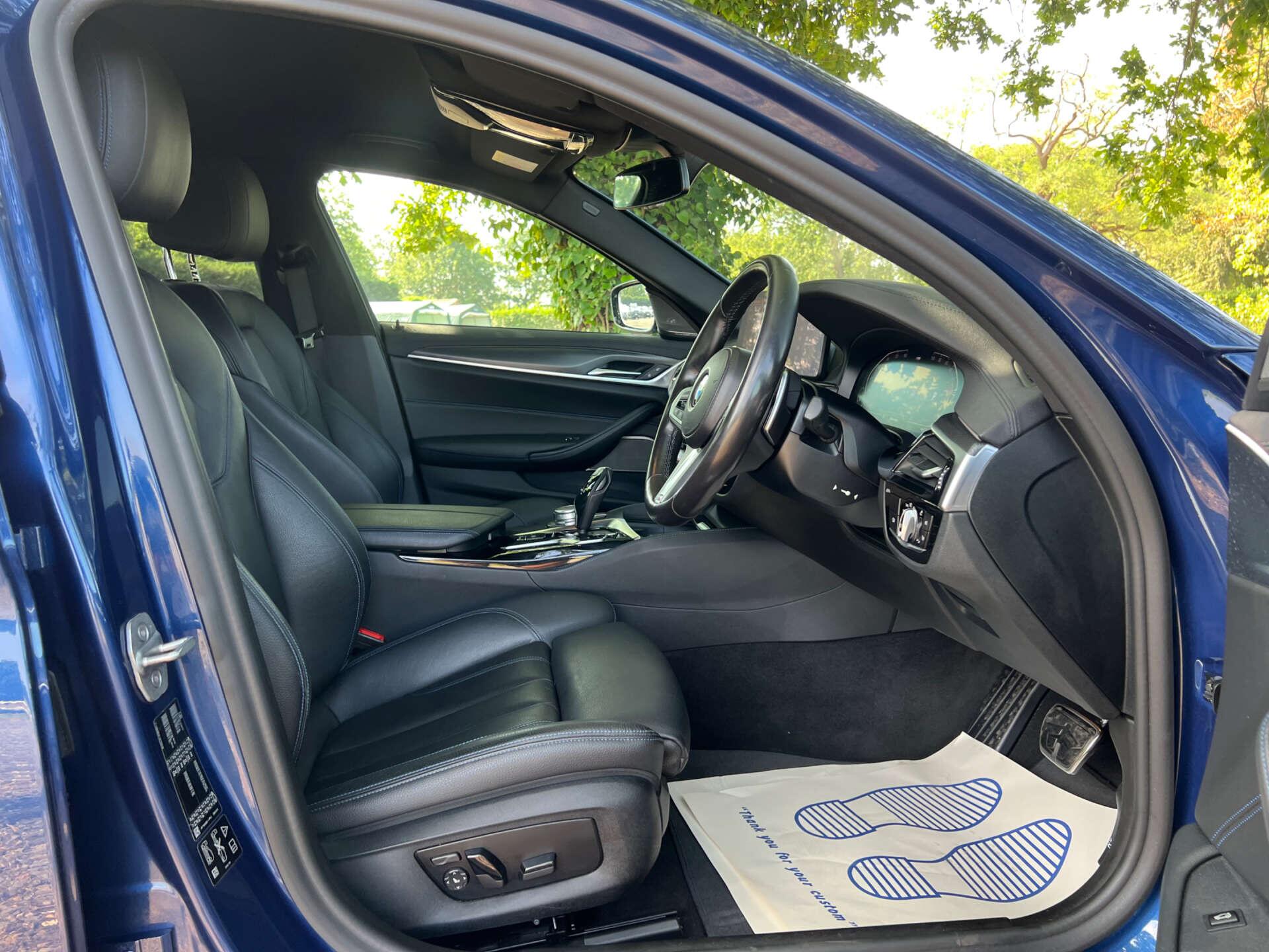 BMW 5 Series view 14