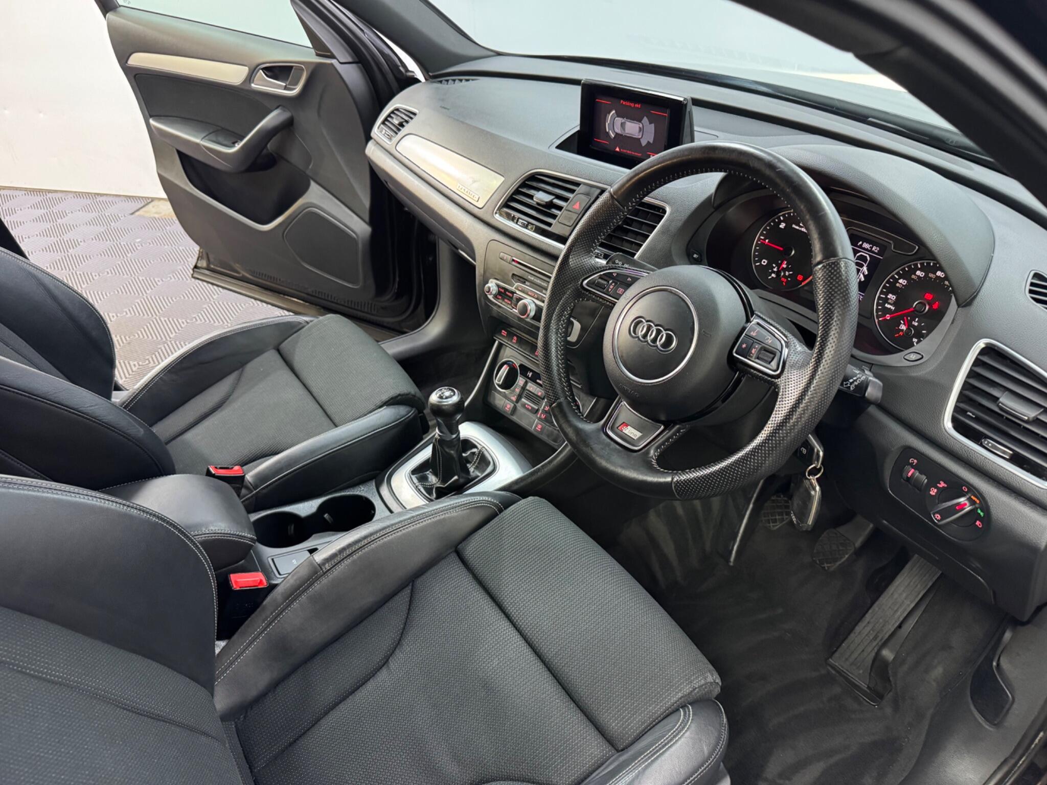 Audi Q3 view 7