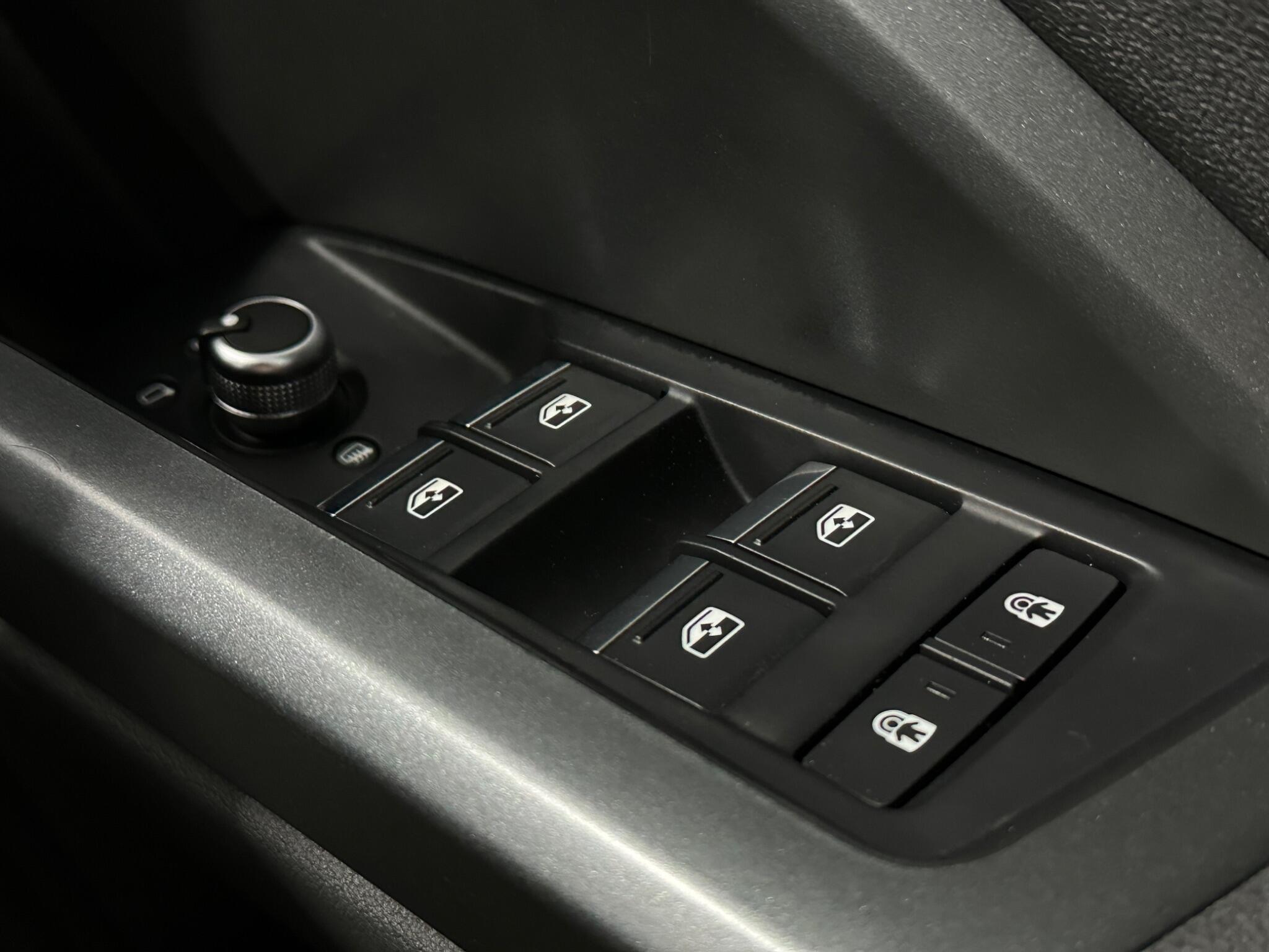 Audi Q3 view 19