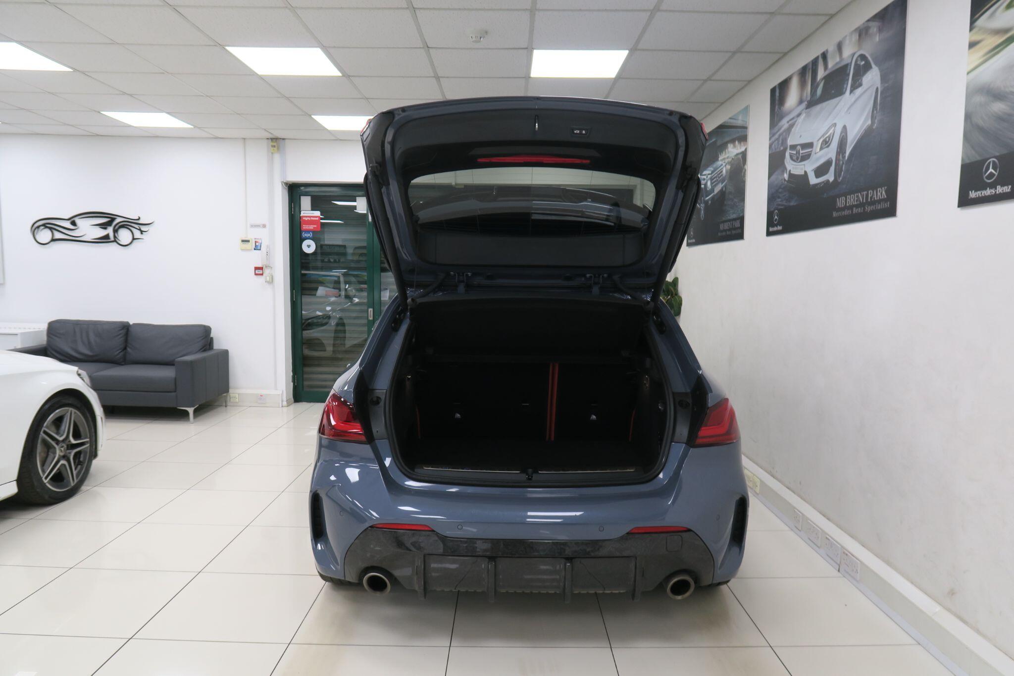 BMW 1 Series view 19