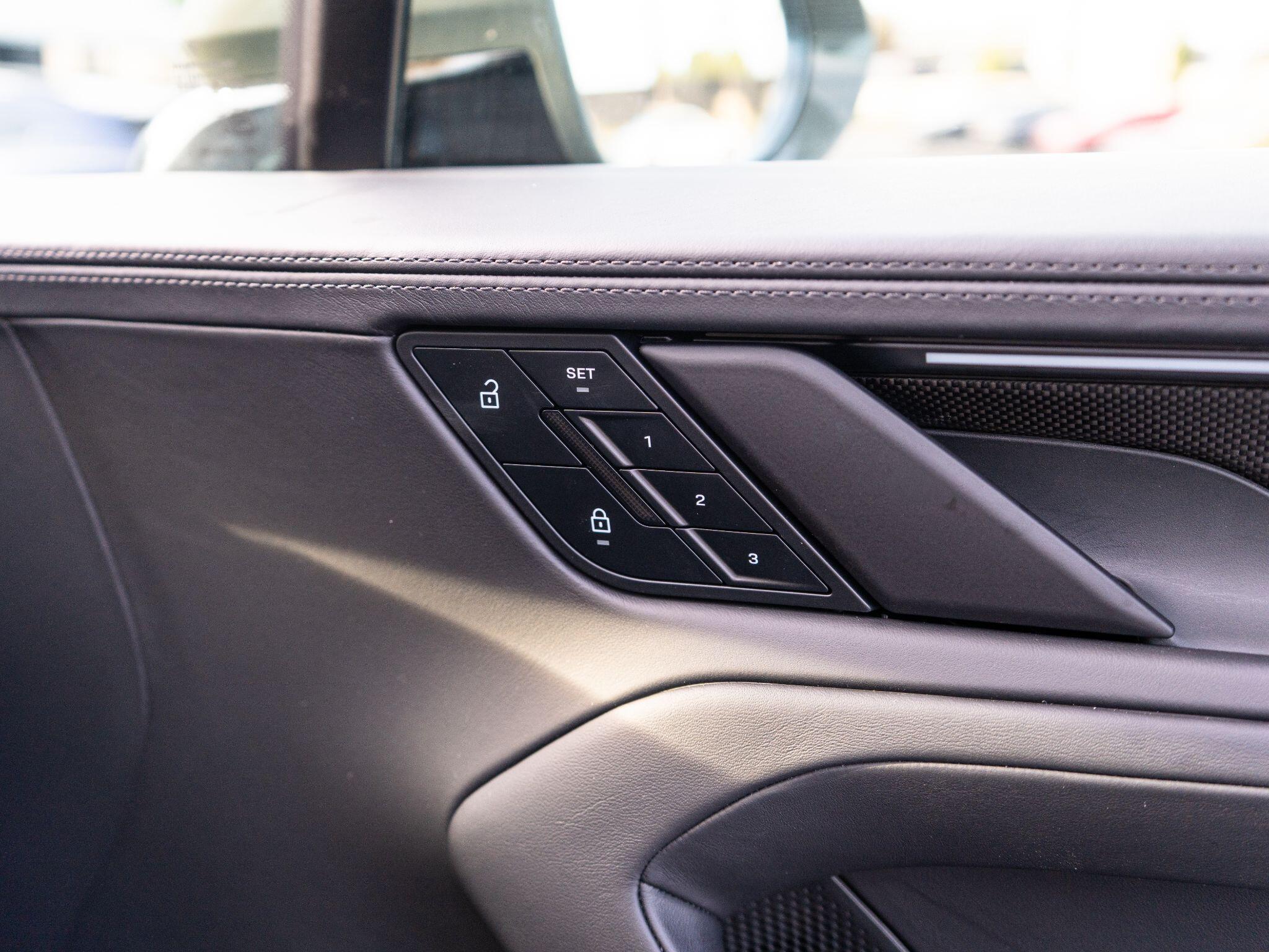Porsche Cayenne view 26