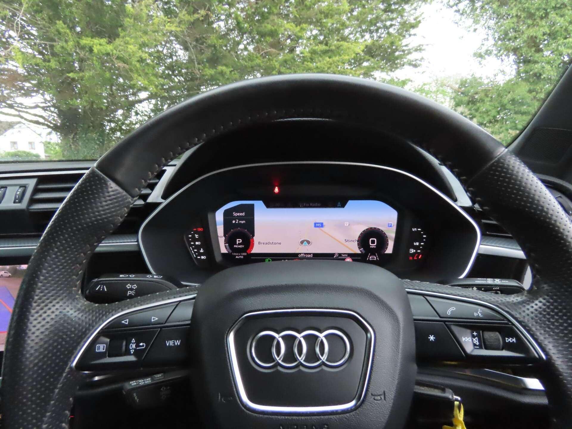 Audi Q3 view 14