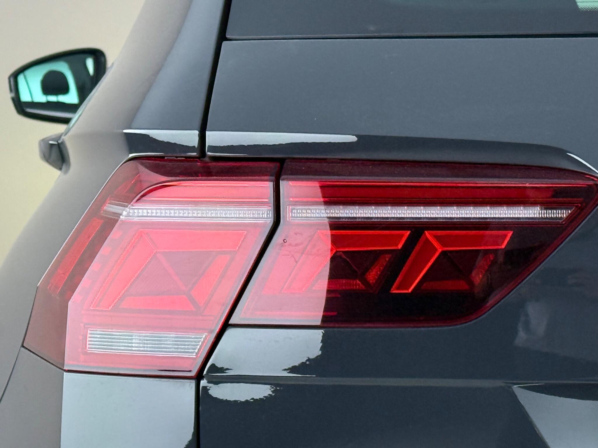 Volkswagen Tiguan view 12