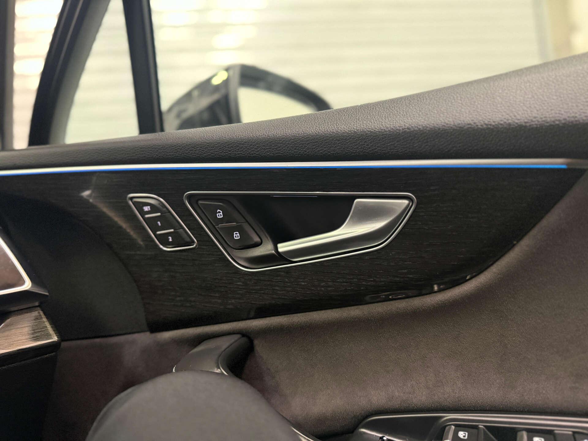Audi SQ7 view 30
