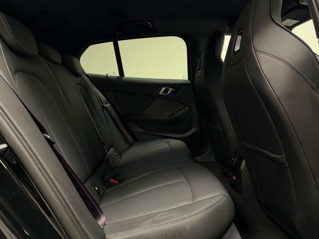 BMW 1 Series view 16