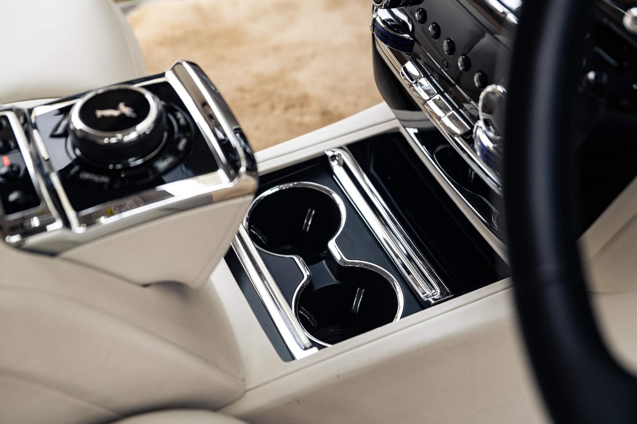 Rolls-Royce Phantom view 57