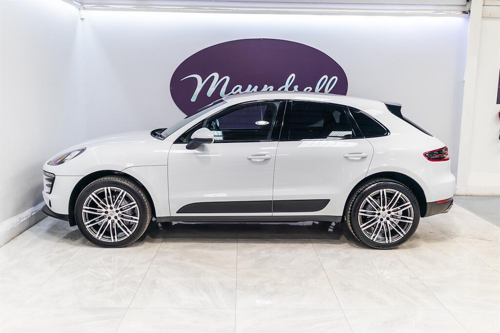 Porsche Macan view 3