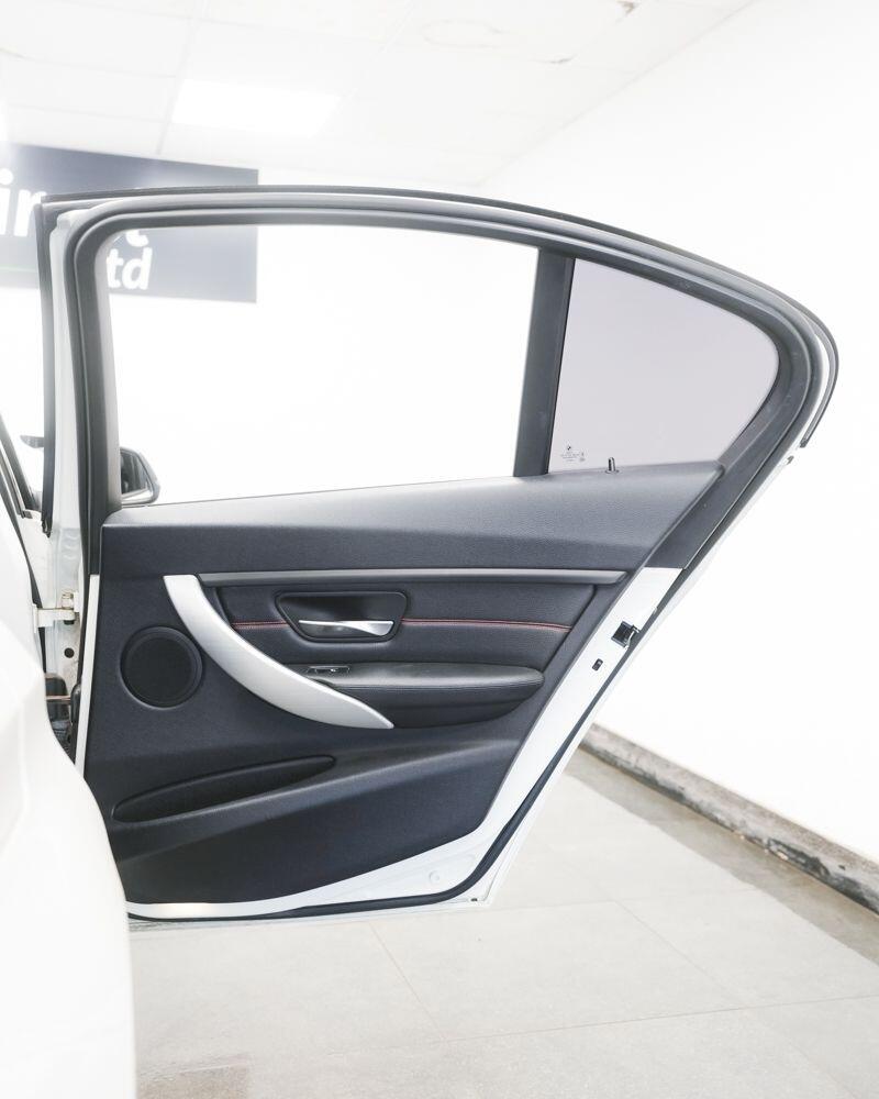 BMW 3 Series view 17