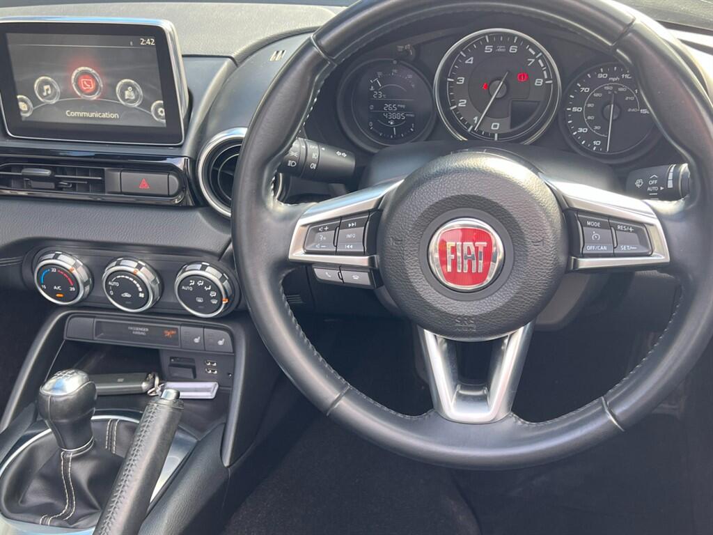 Fiat 124 Spider view 17