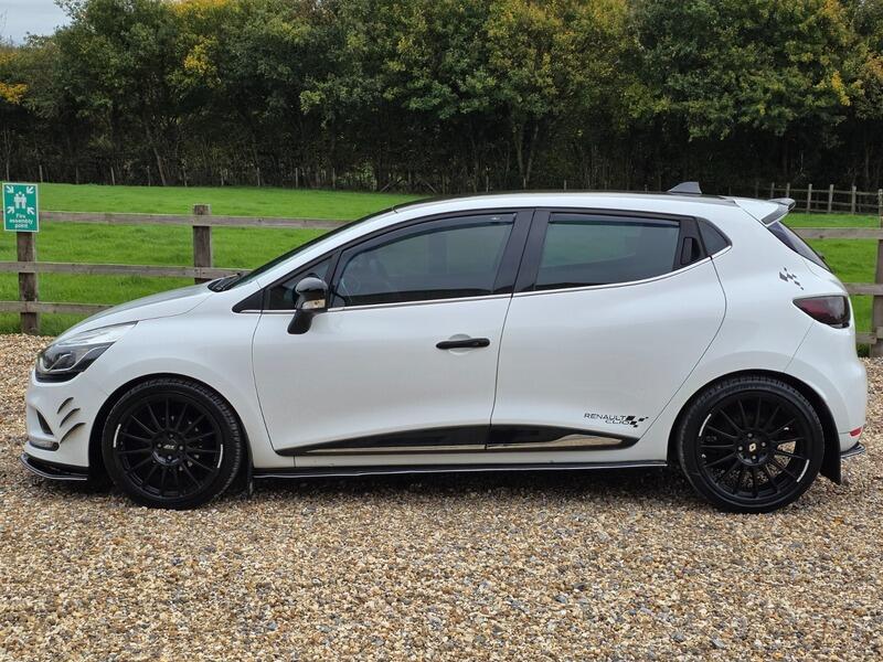 2018 Renault Clio 1.5 dCi Iconic Euro 6 (s/s) 5dr • 96,400 miles image 2