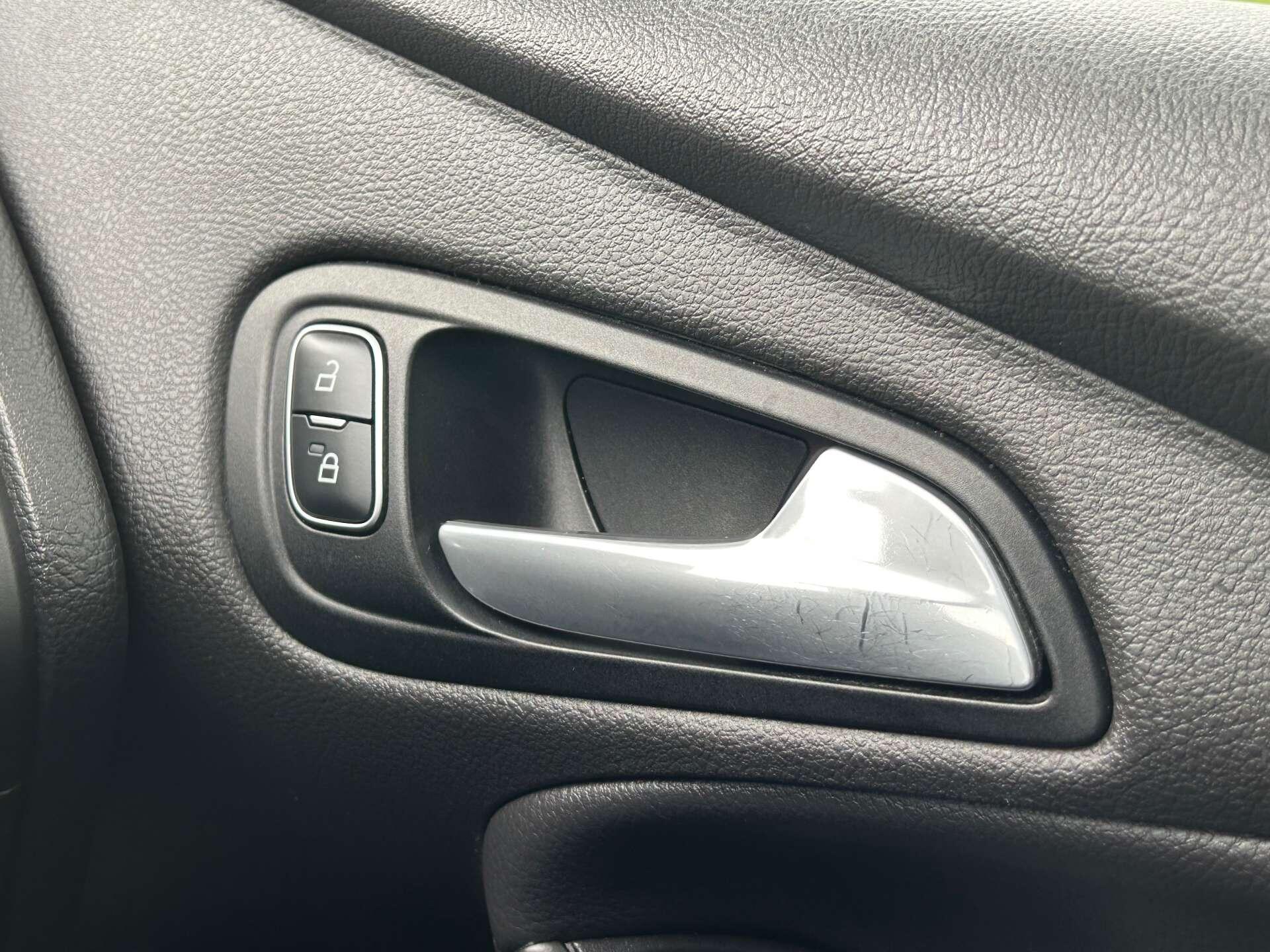 Ford Focus view 15