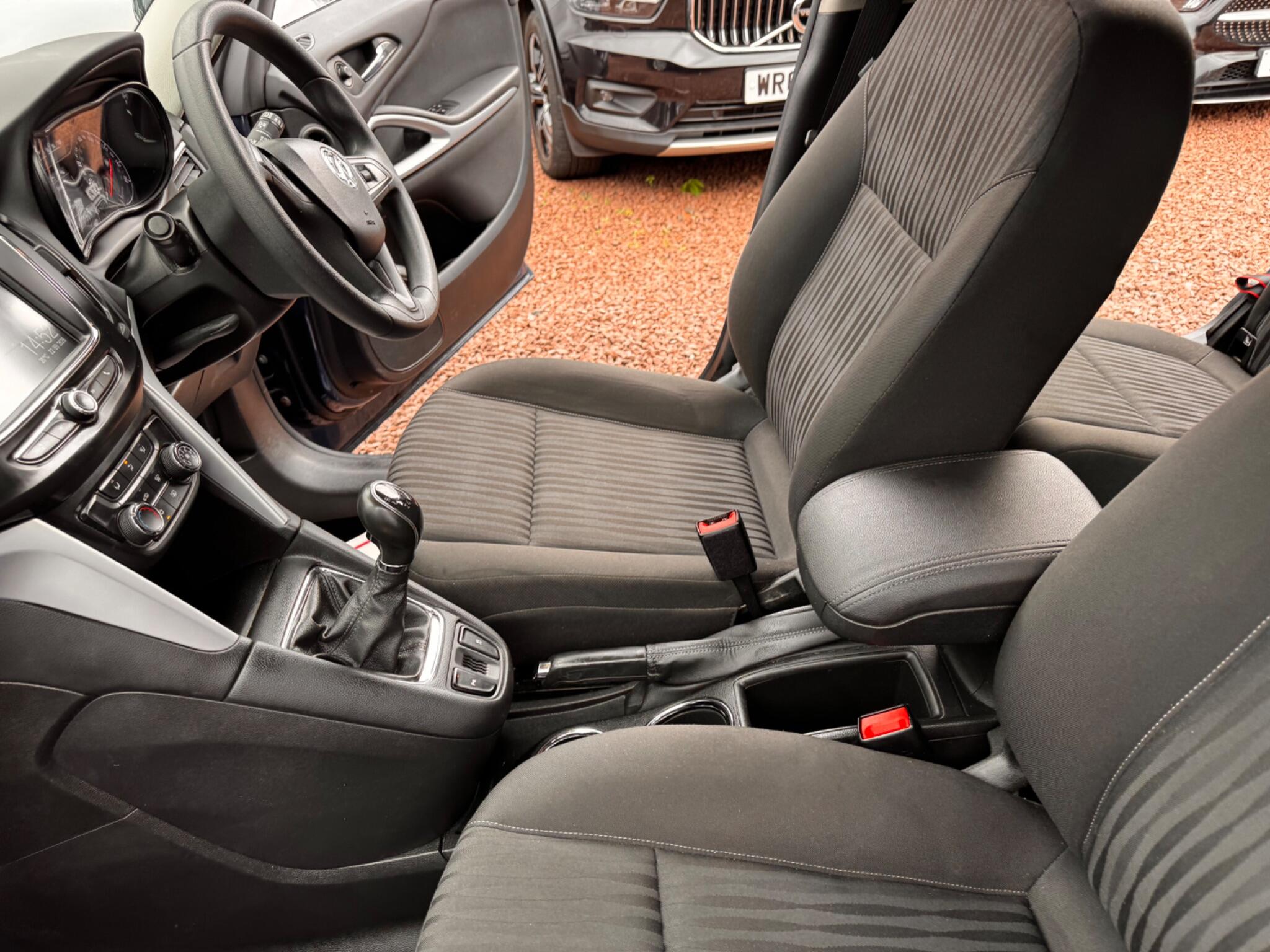 Vauxhall Zafira Tourer view 34