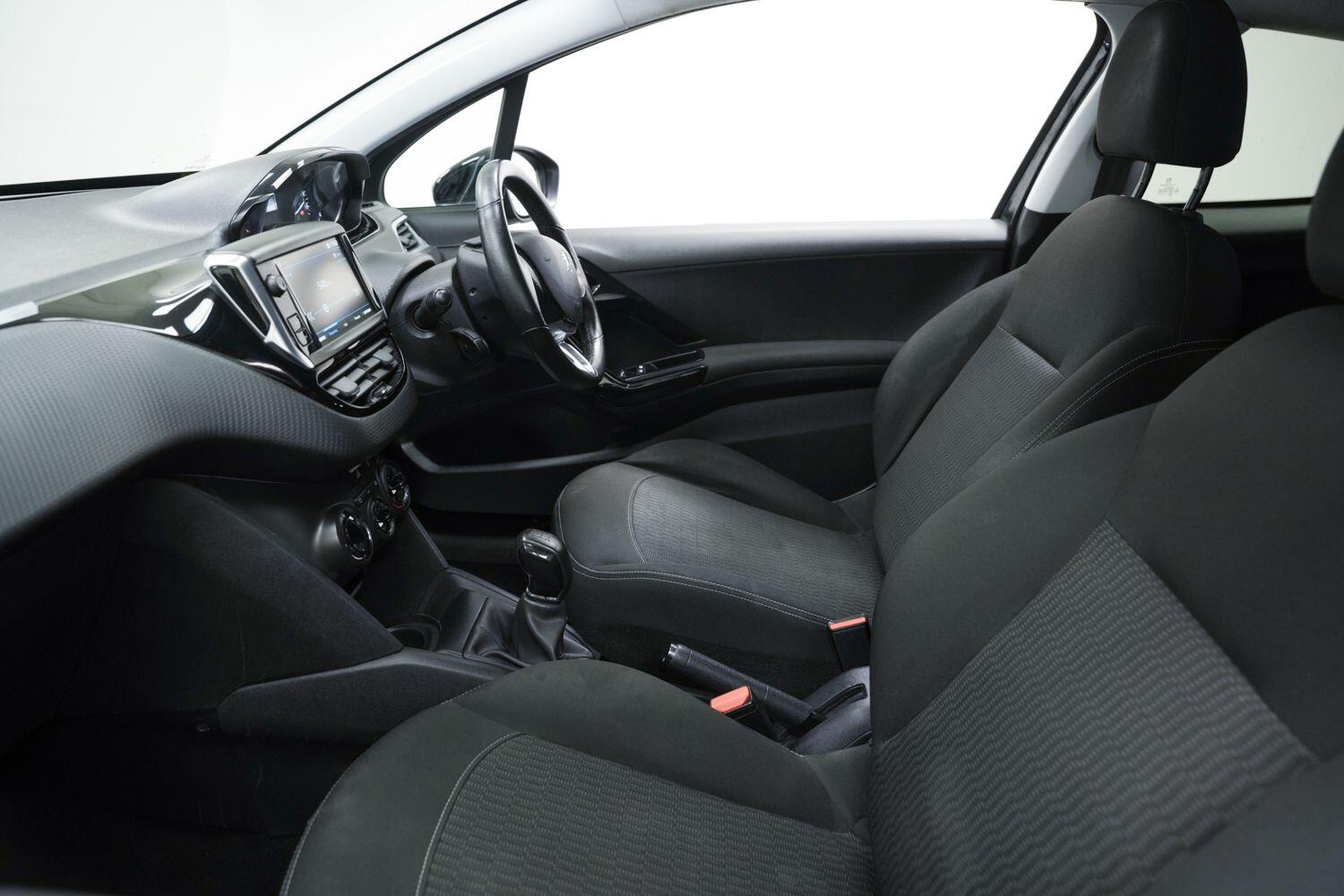 Peugeot 208 view 25