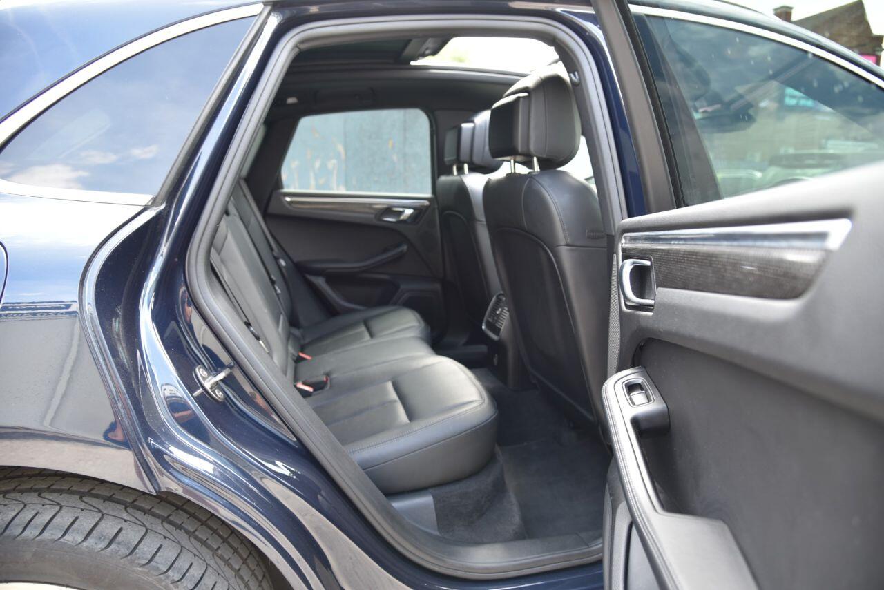 Porsche Macan view 27