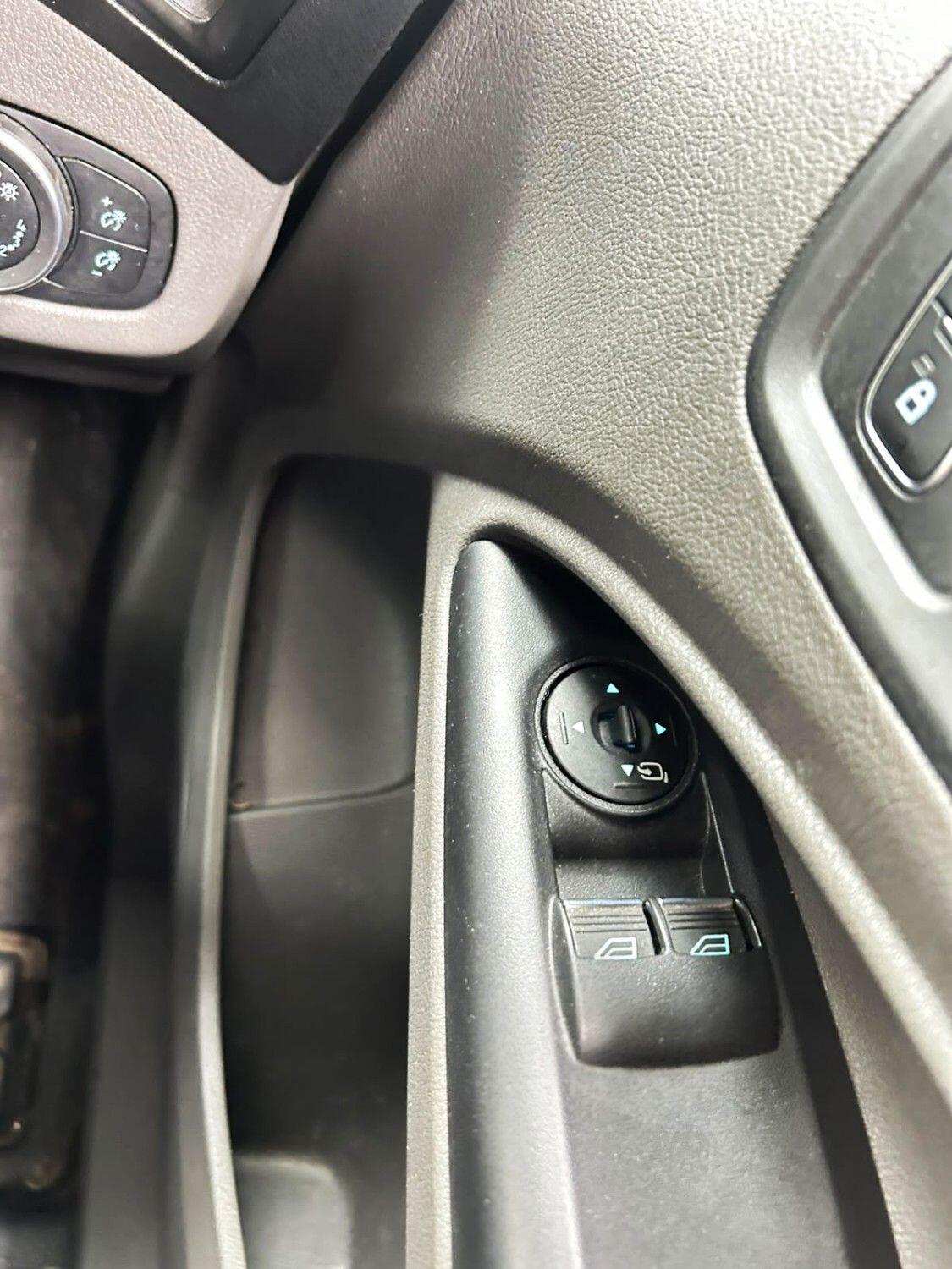 Ford Transit Connect view 20