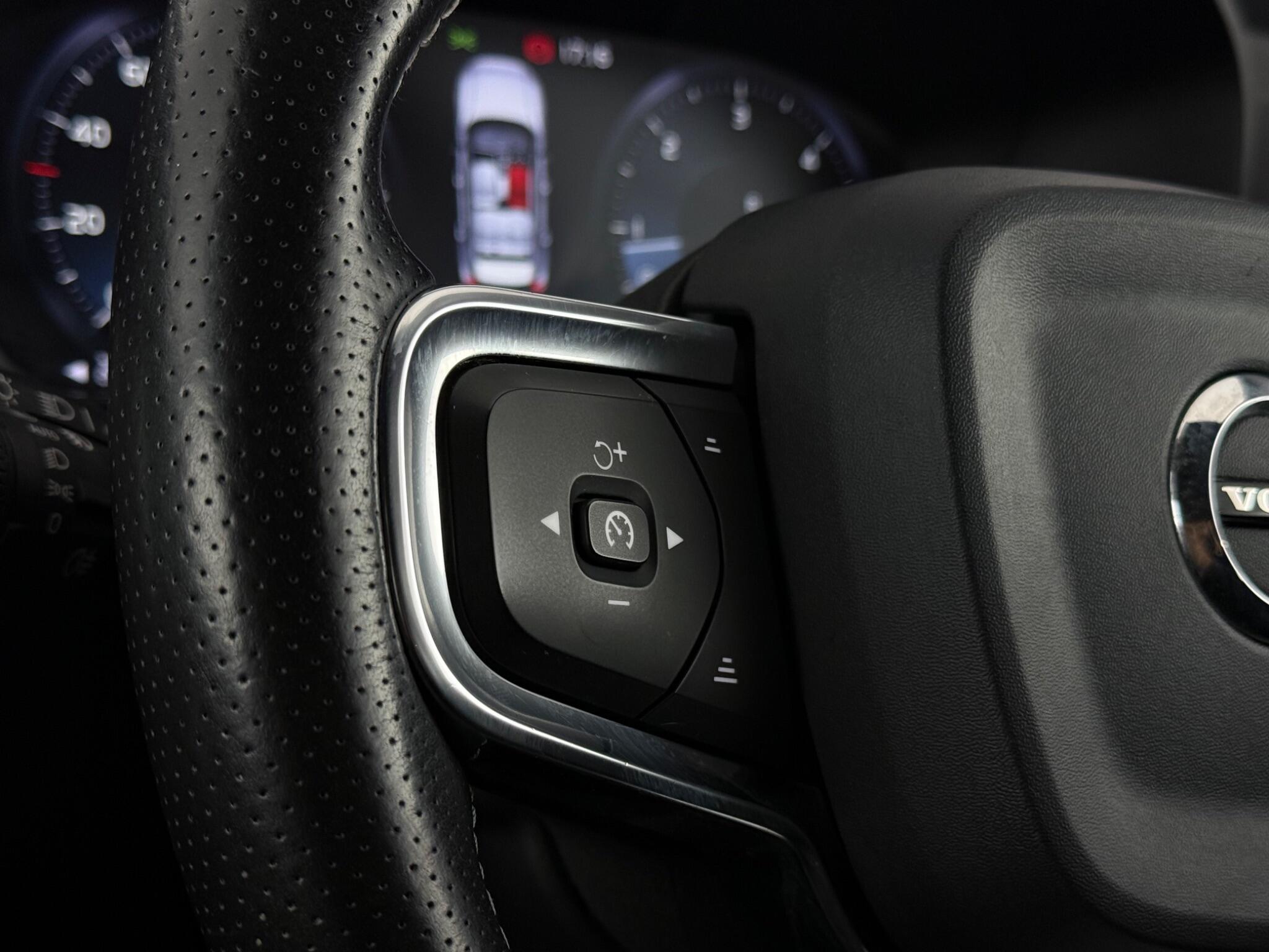 Volvo XC40 view 14