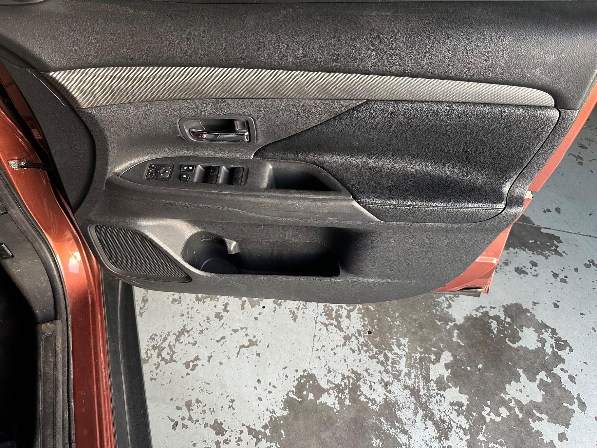 Mitsubishi Outlander view 31