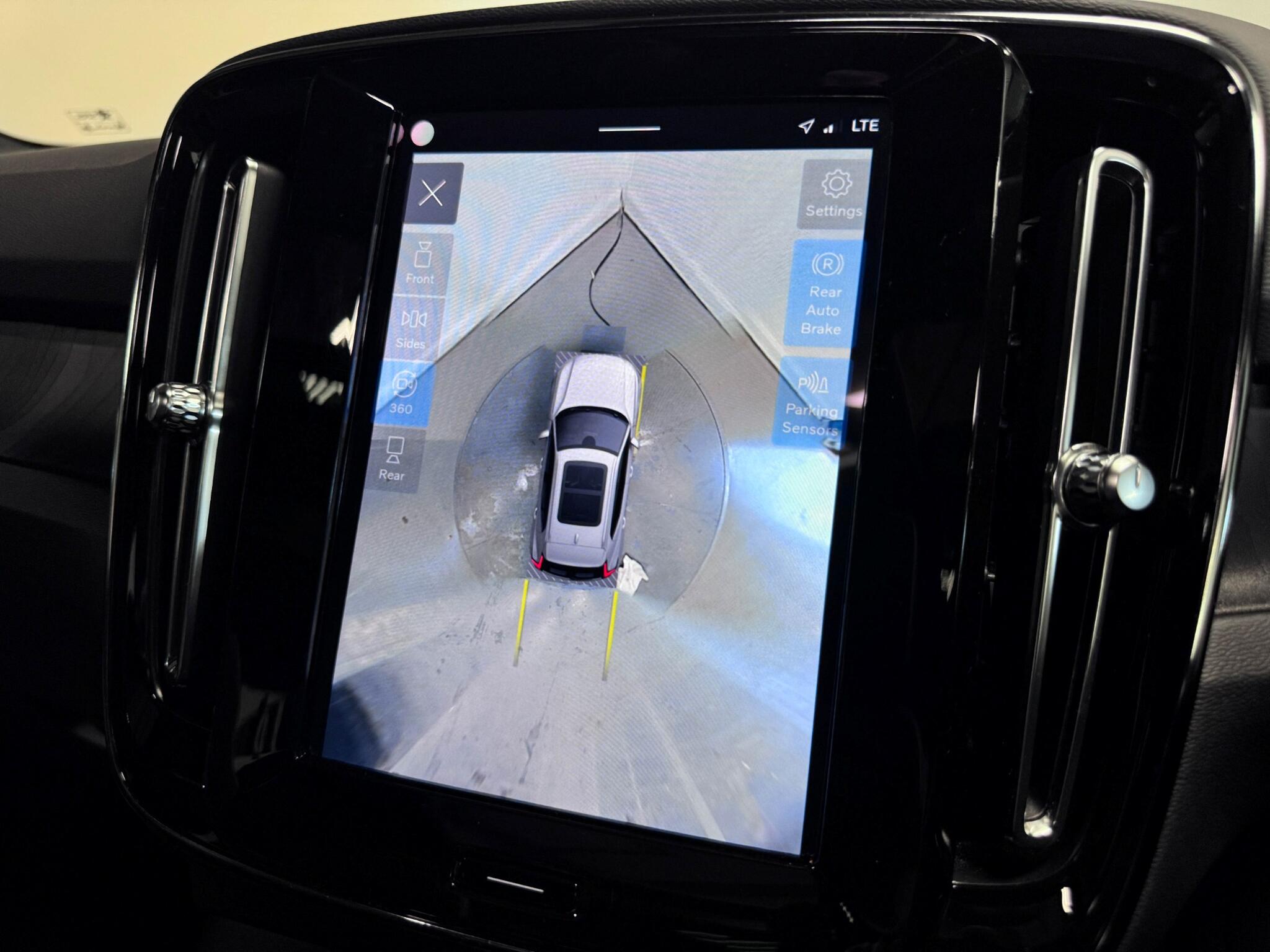 Volvo XC40 view 12