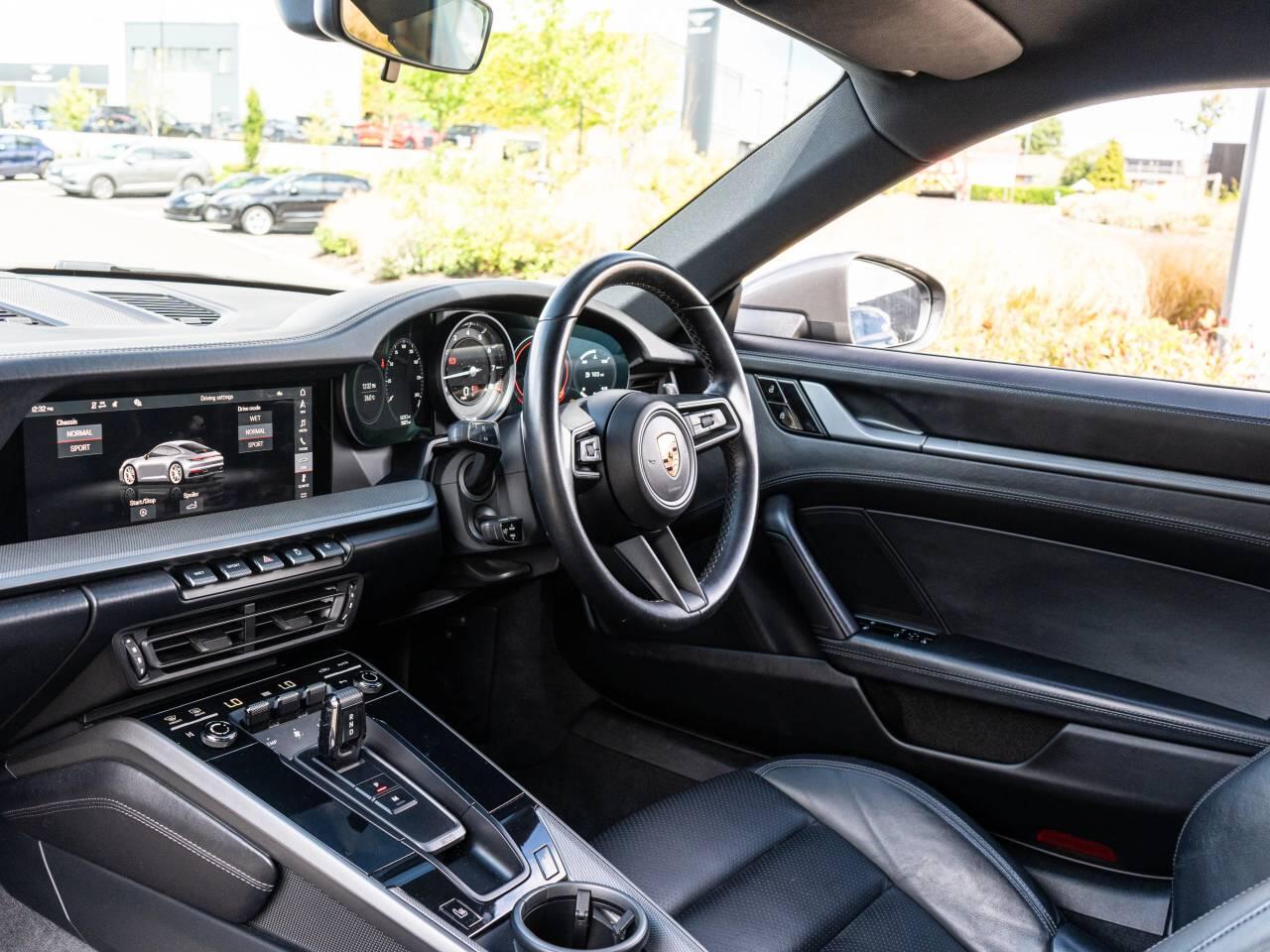 Porsche 911 view 27