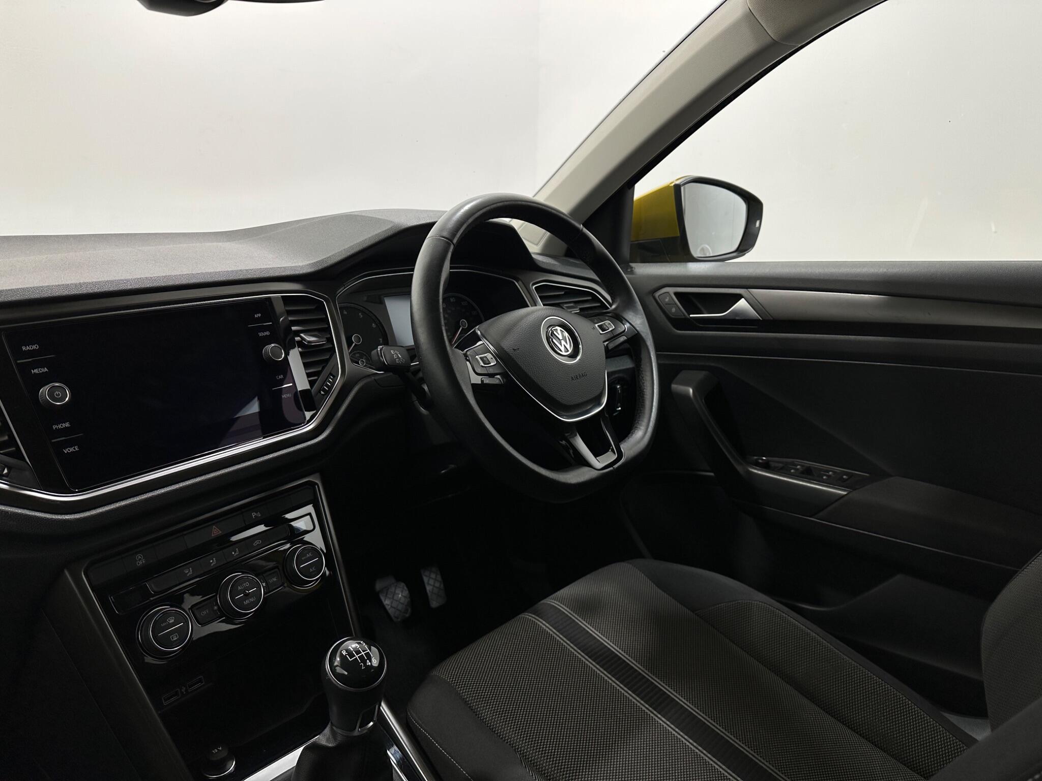 Volkswagen T-Roc view 27