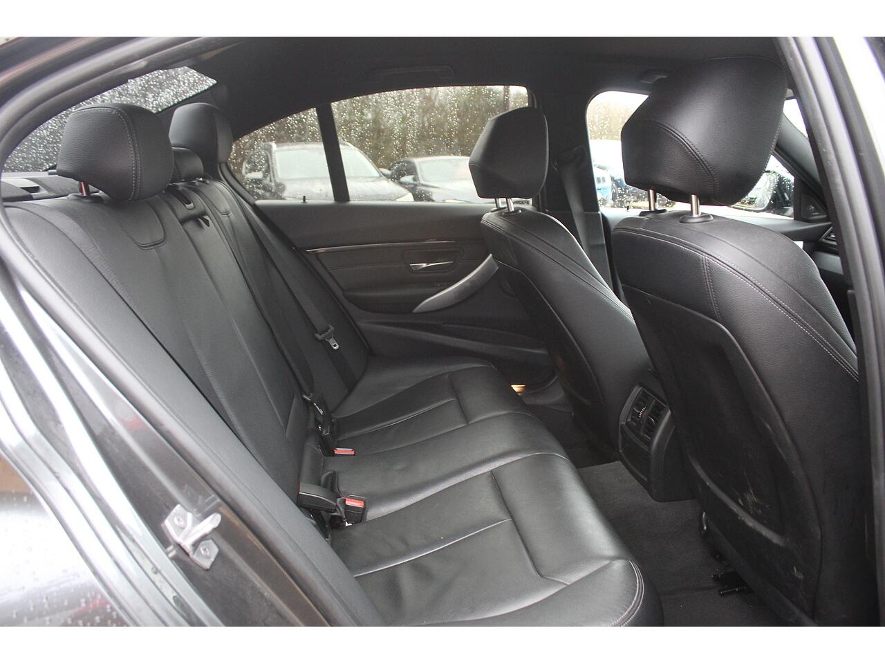 BMW 3 Series view 16