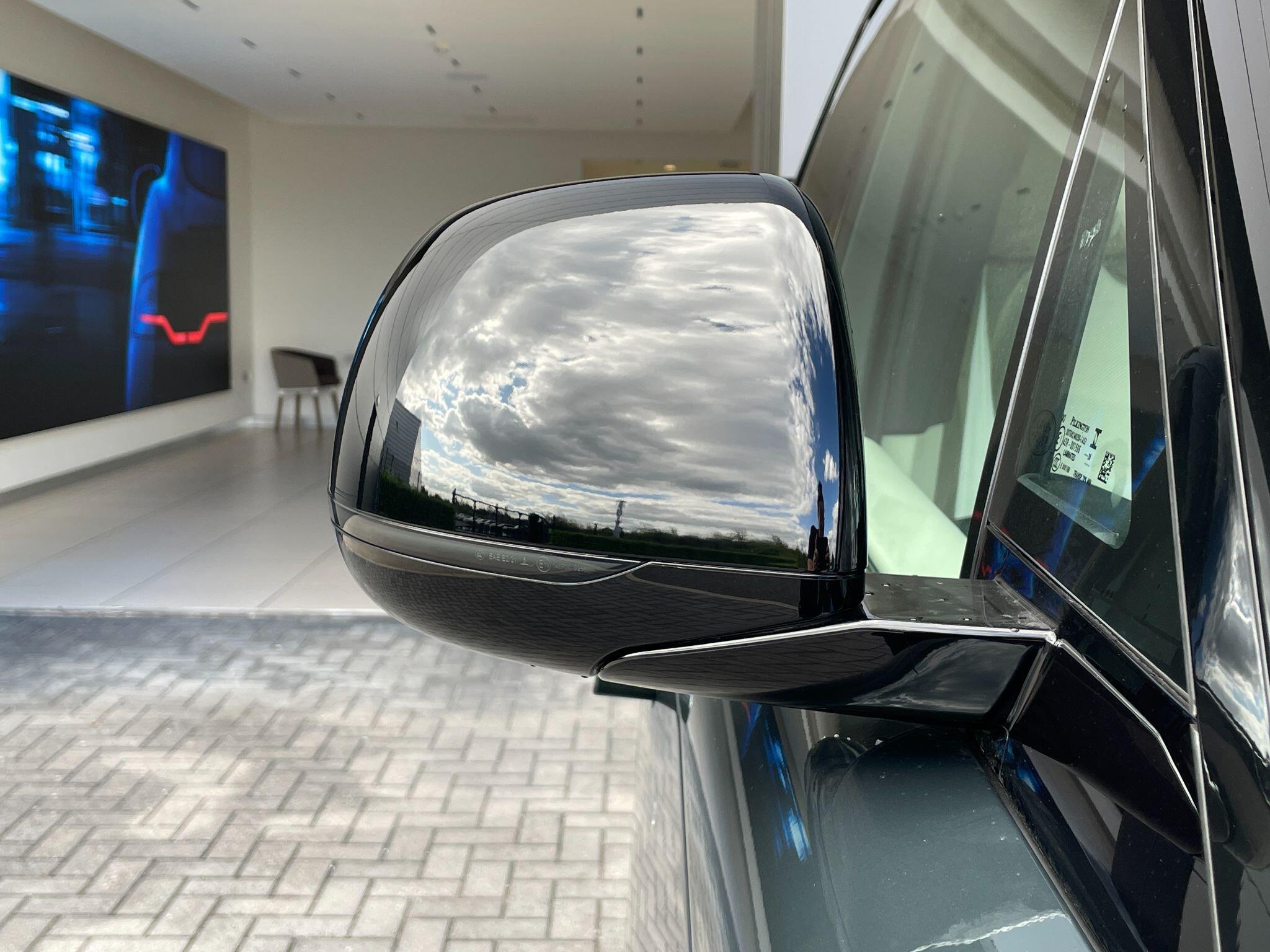 Land Rover Range Rover view 35