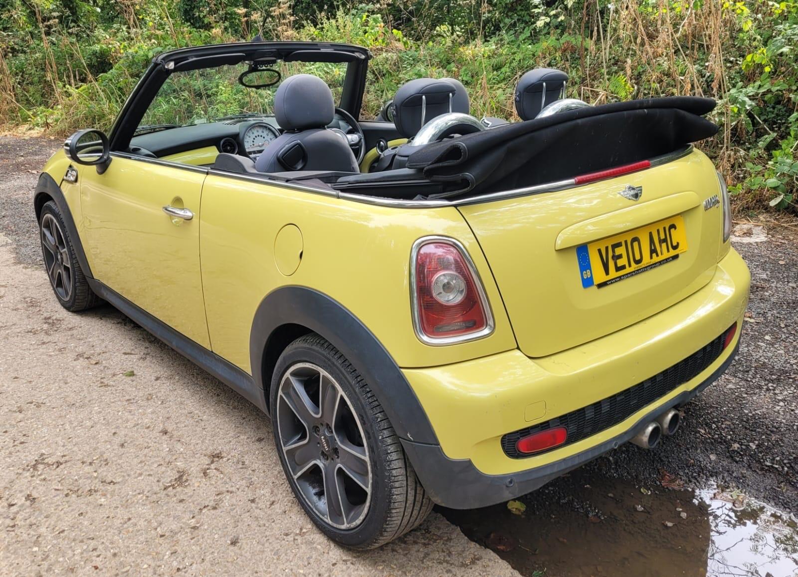 Mini Convertible view 4