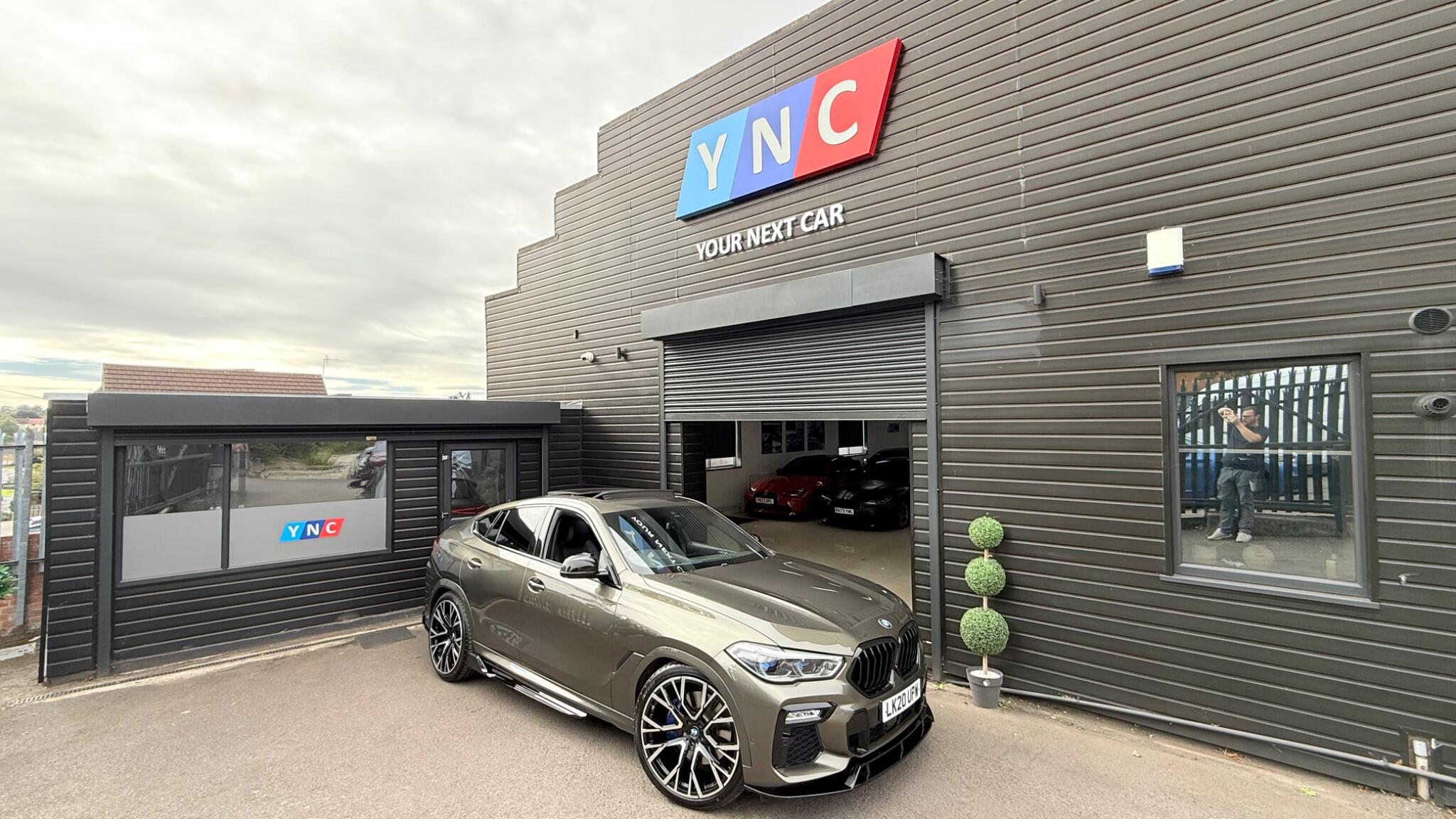 BMW X6 view 4