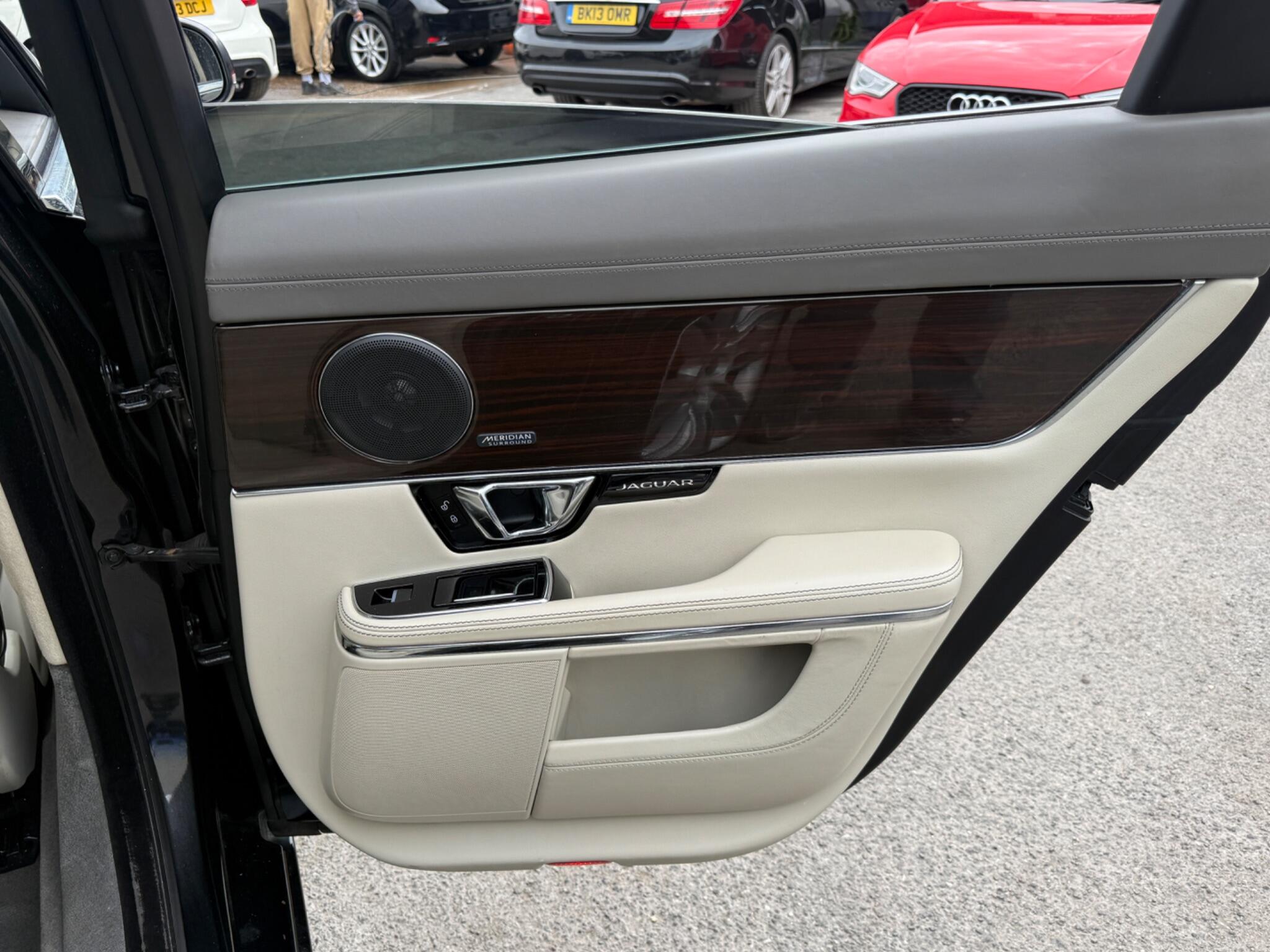 Jaguar XJ - Image 46