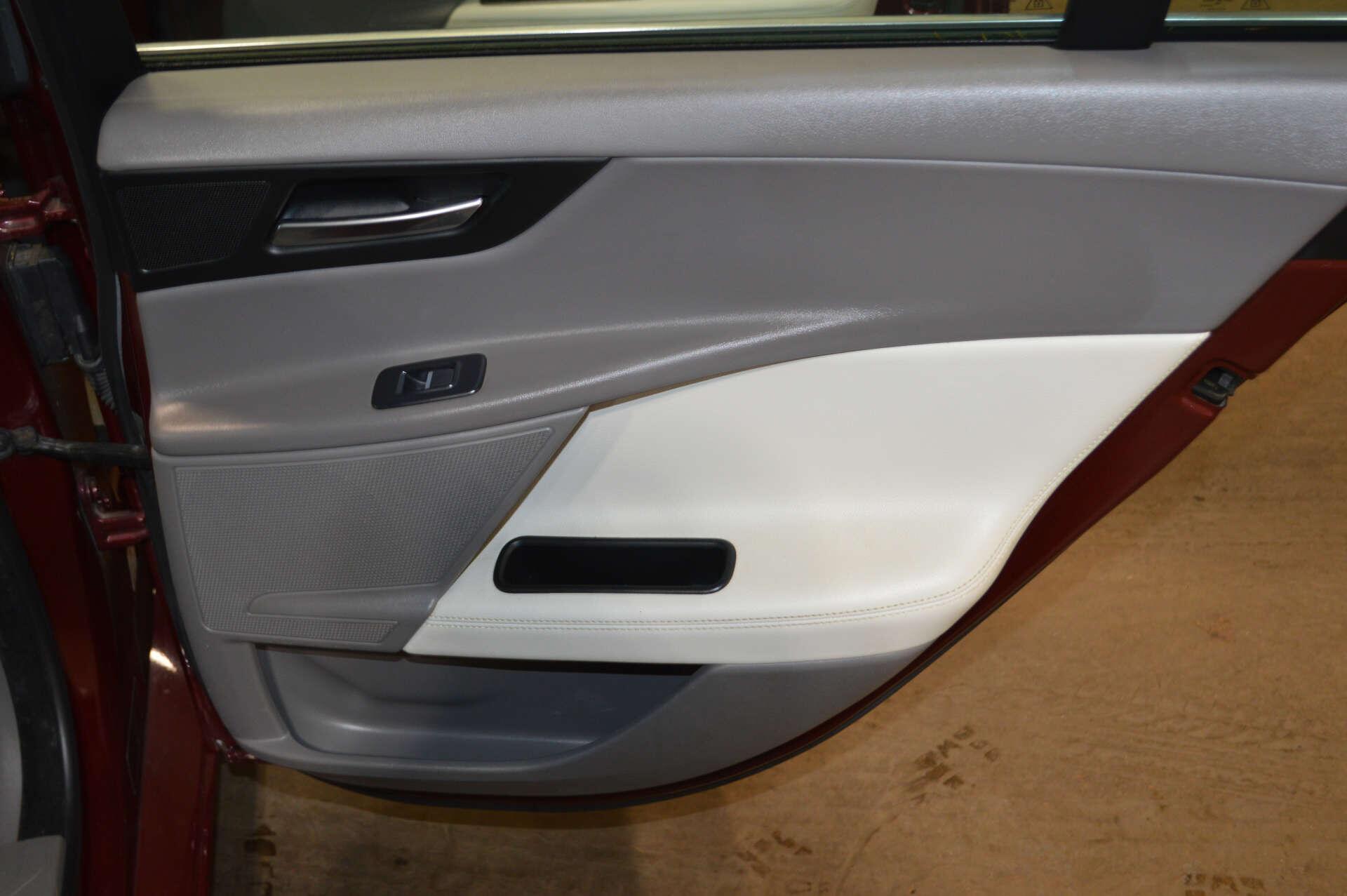 Jaguar Xe view 27