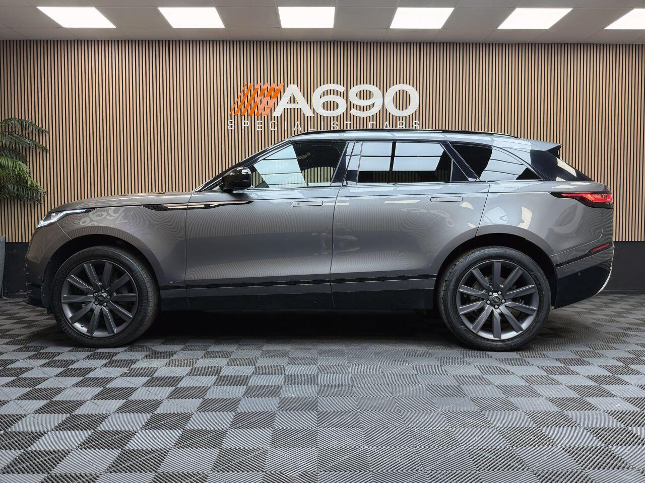 Land Rover Range Rover Velar view 4