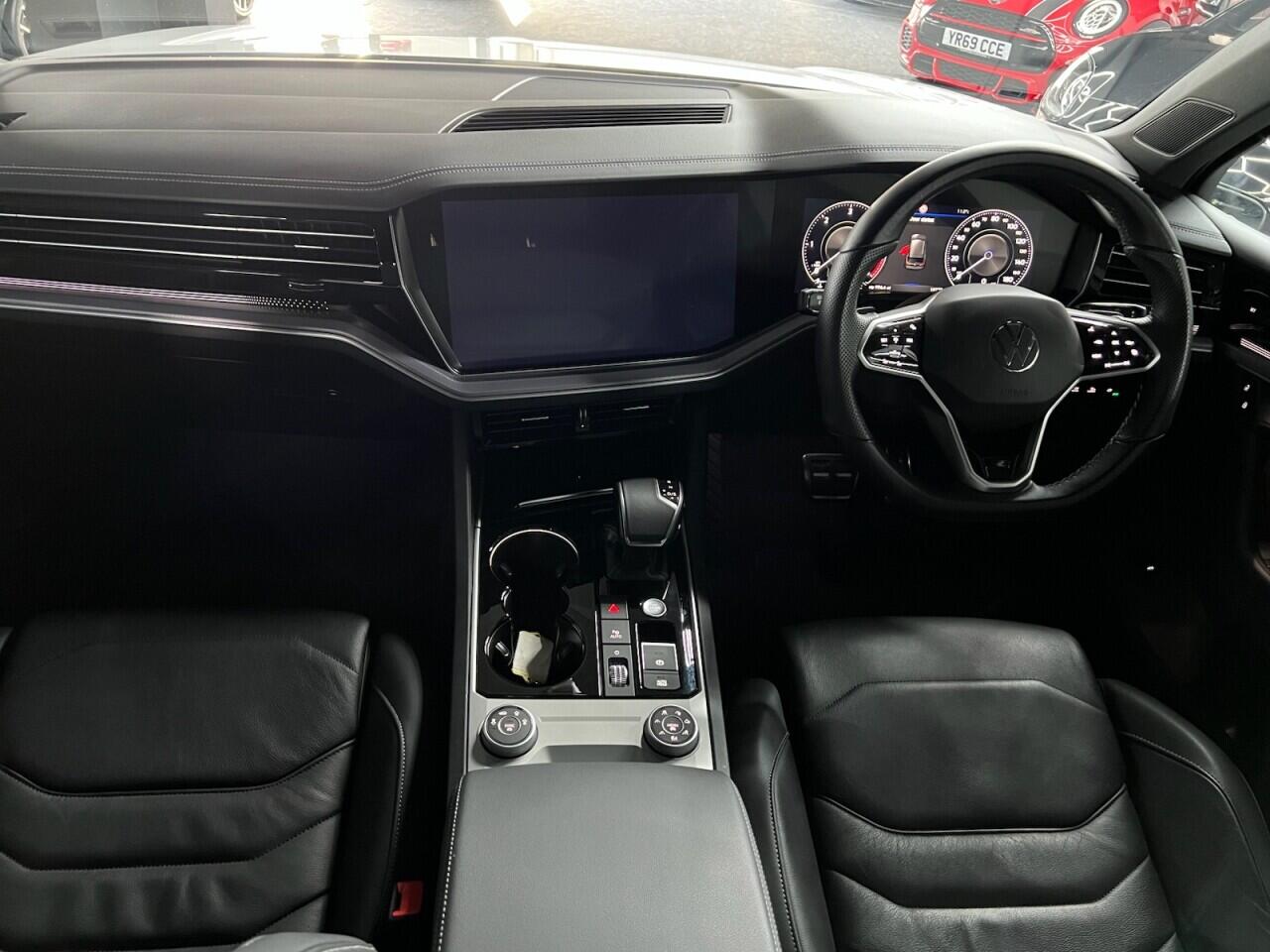 Volkswagen Touareg view 42