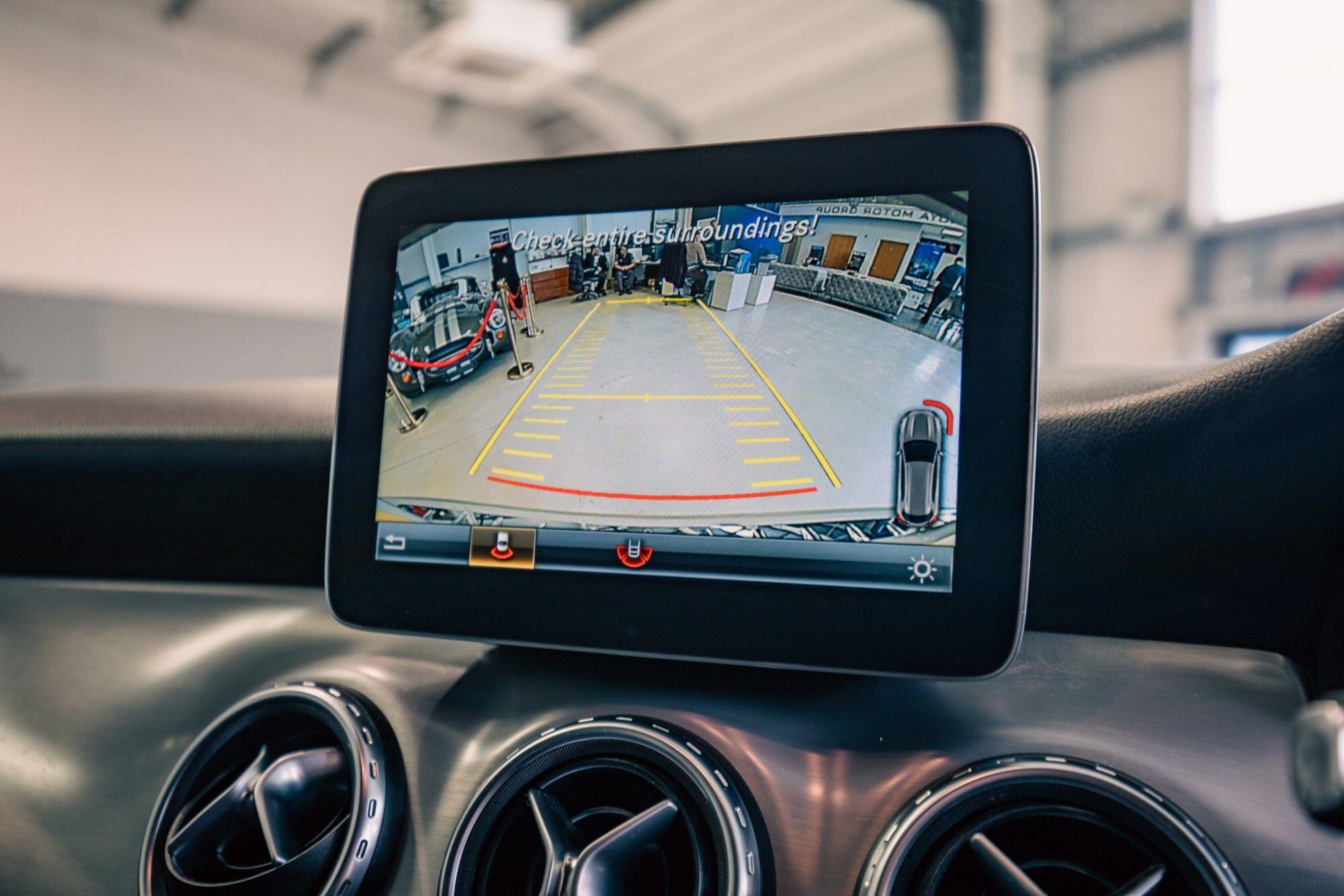 Mercedes-Benz Gla view 18
