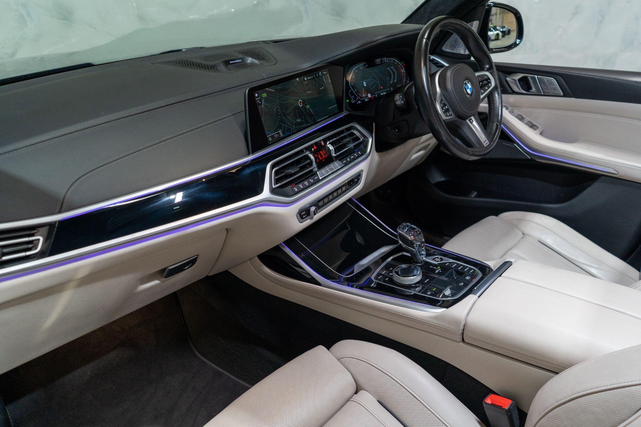 BMW X7 view 13