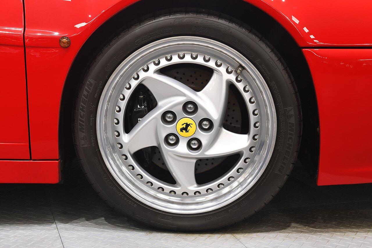 Ferrari 512 view 40