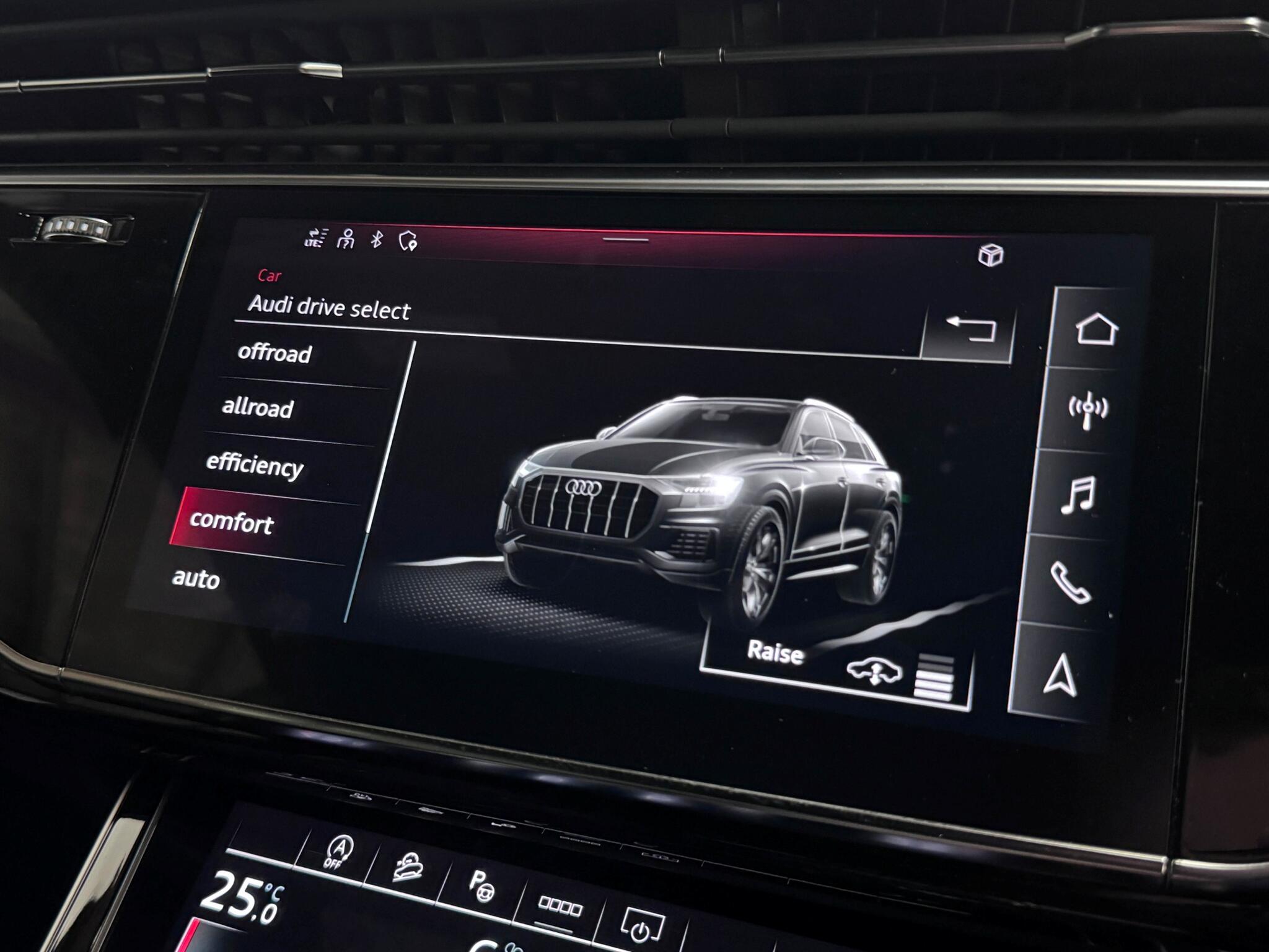 Audi Q8 view 46
