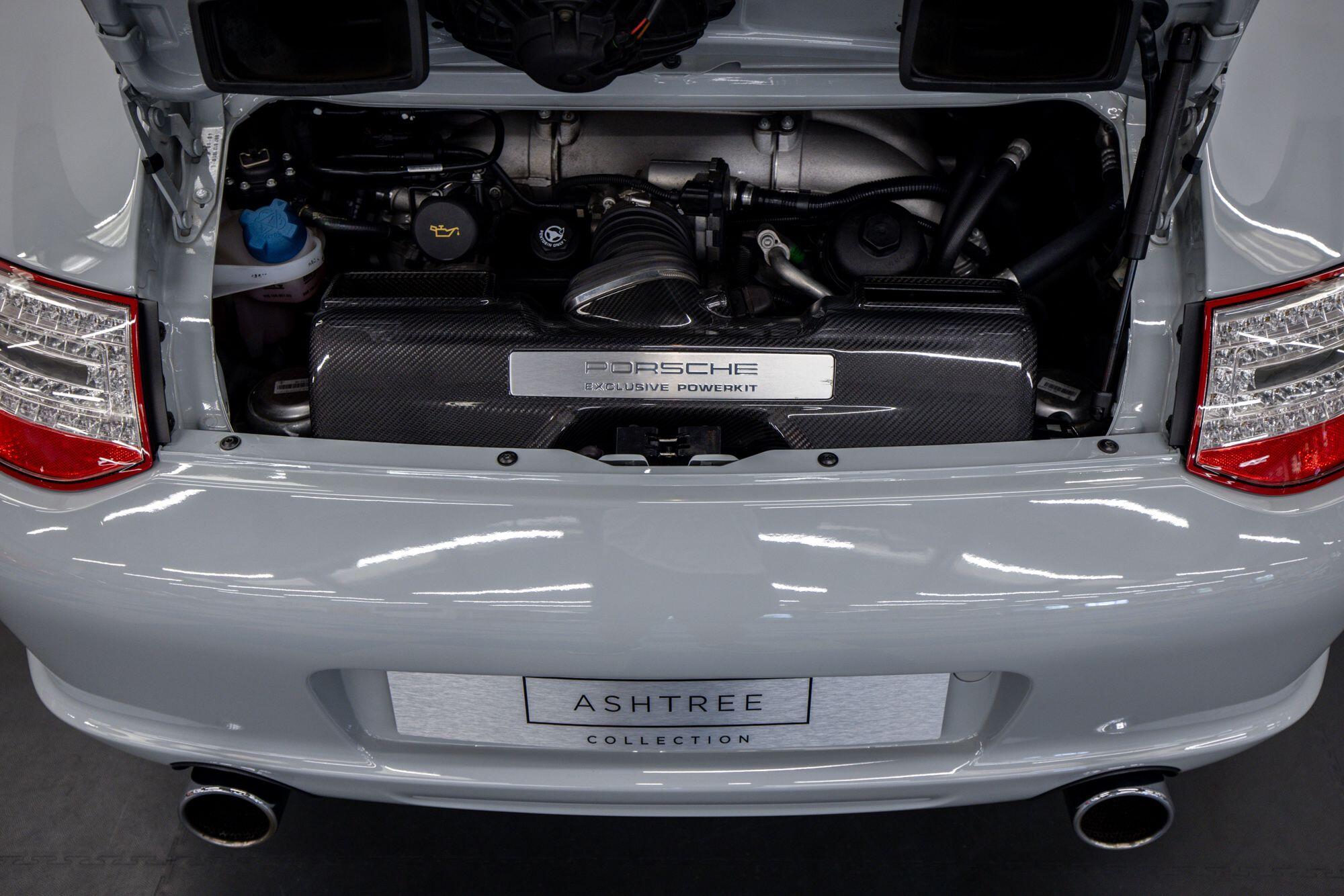 Porsche 911 view 61