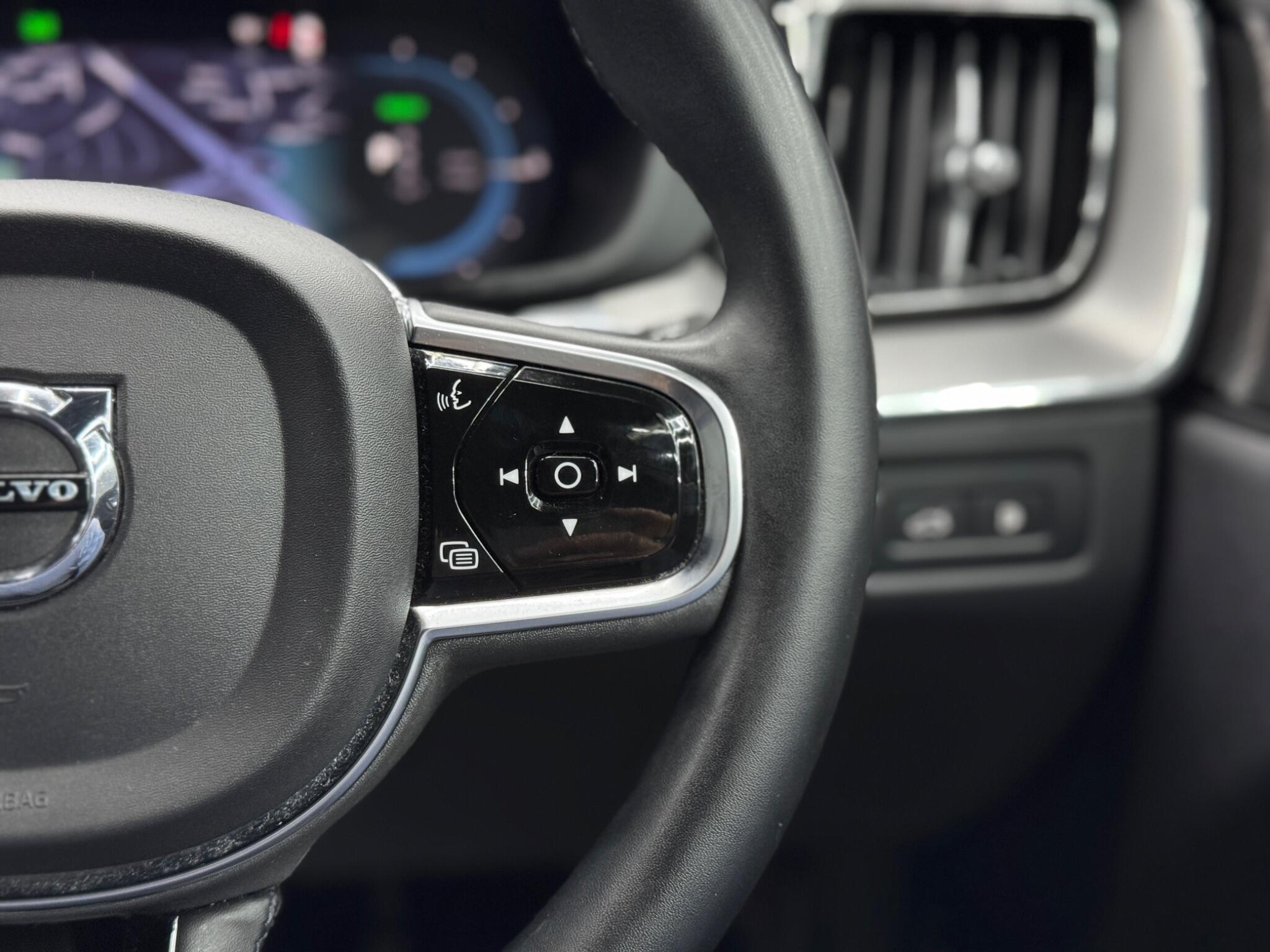 Volvo XC60 view 21